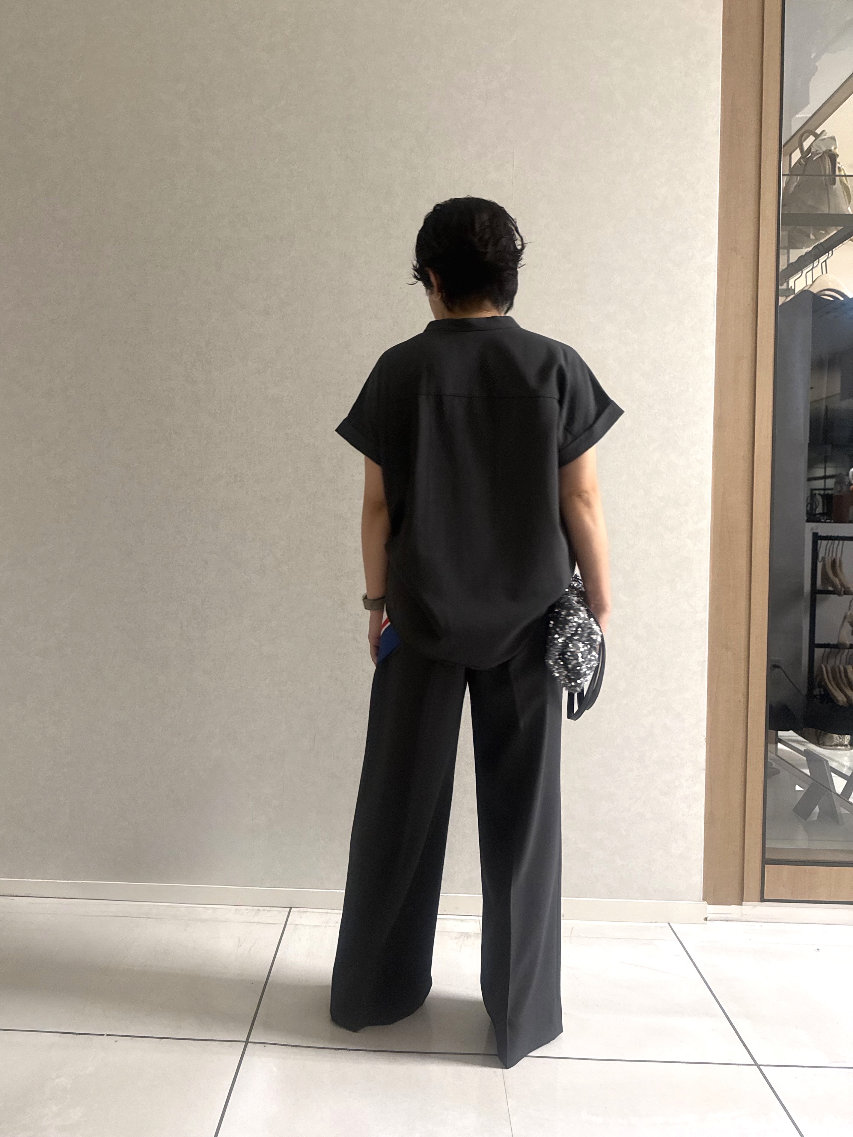 かなこさんの「UNTITLED｜【残暑も快適/セットアップ可/接触冷感】エアリークールブラウス」を使ったコーディネート