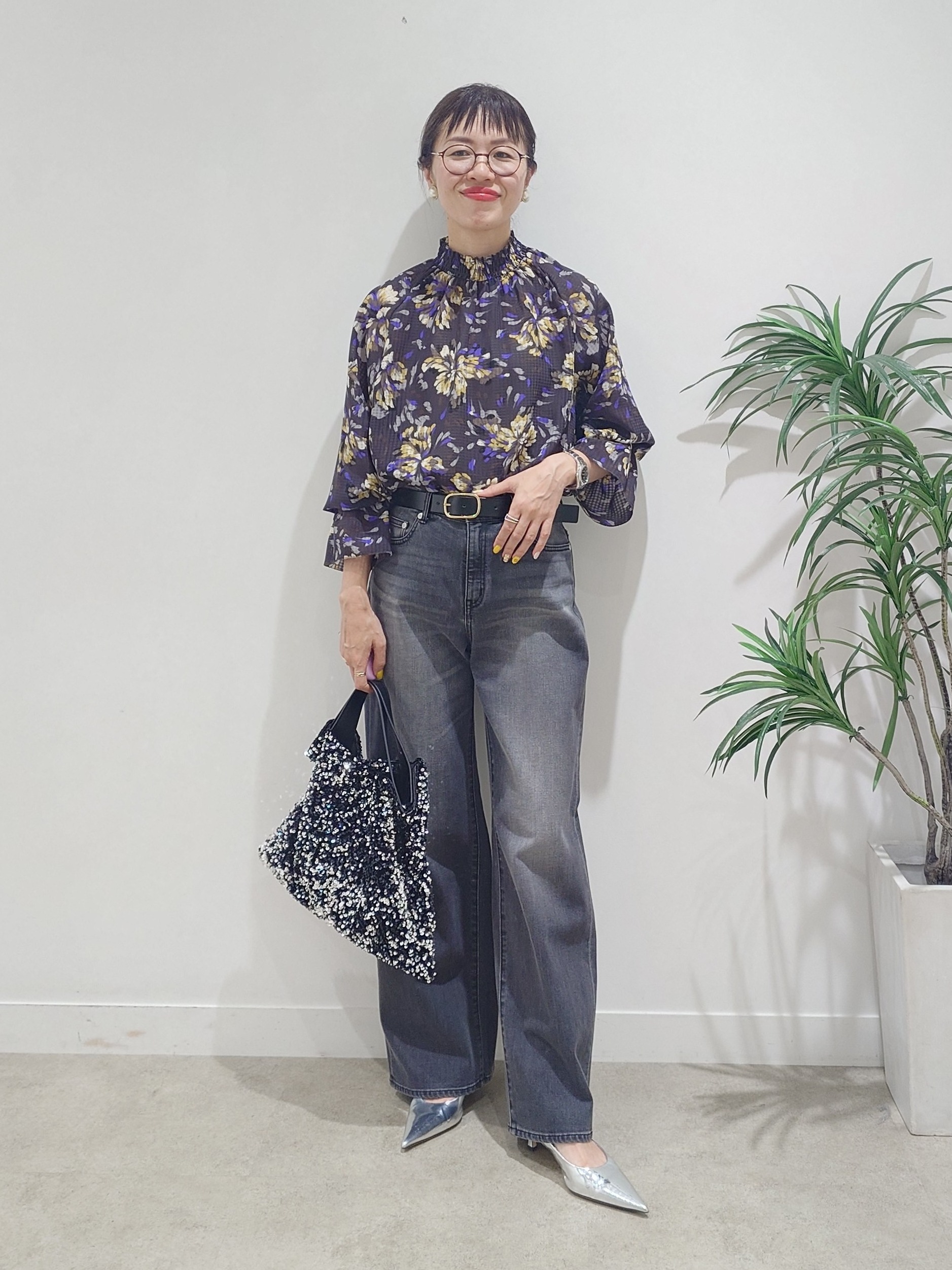 MUTSUKOさんの「UNTITLED｜フラワープリントブラウス」を使ったコーディネート