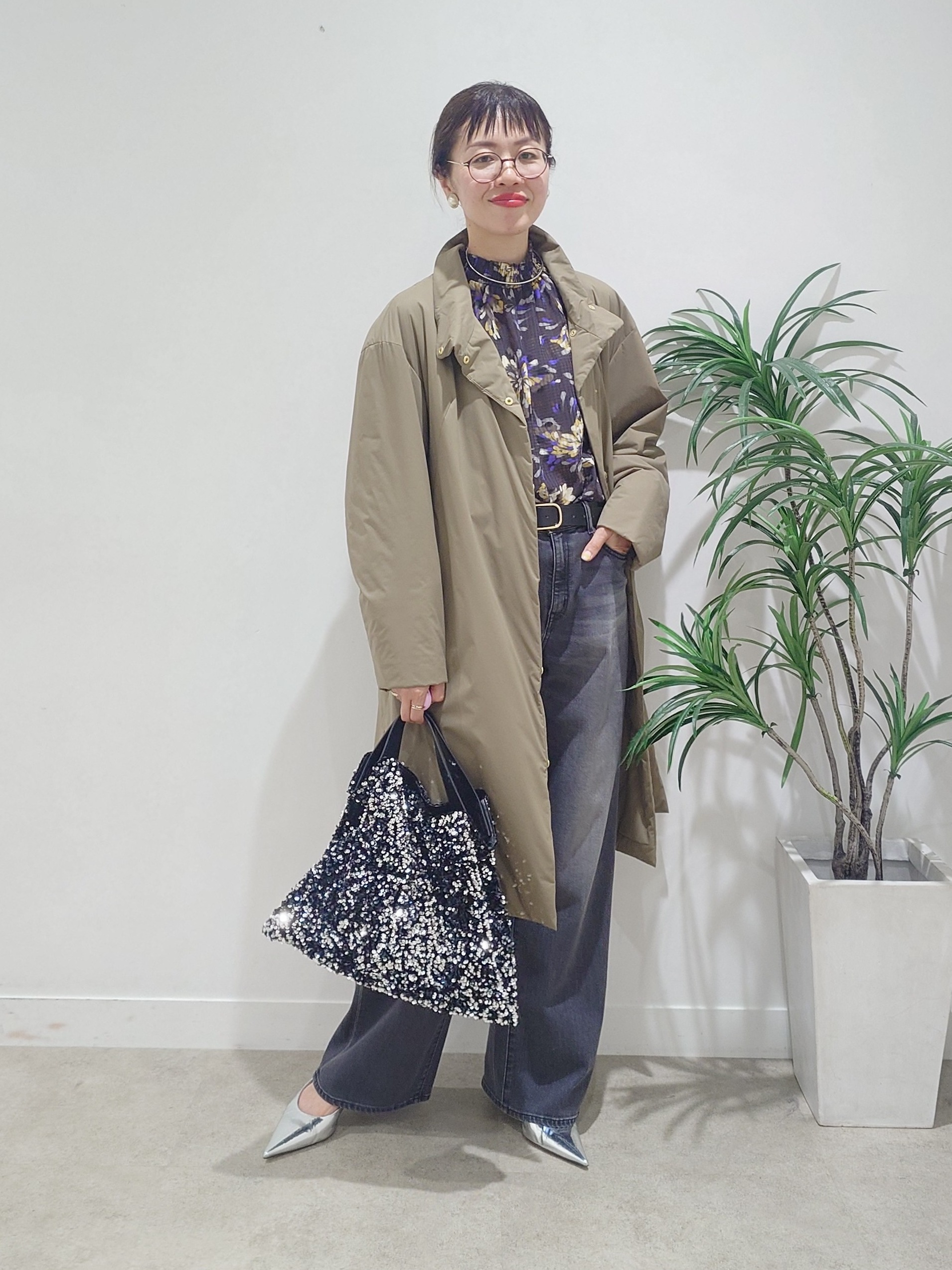 MUTSUKOさんの「UNTITLED｜フラワープリントブラウス」を使ったコーディネート