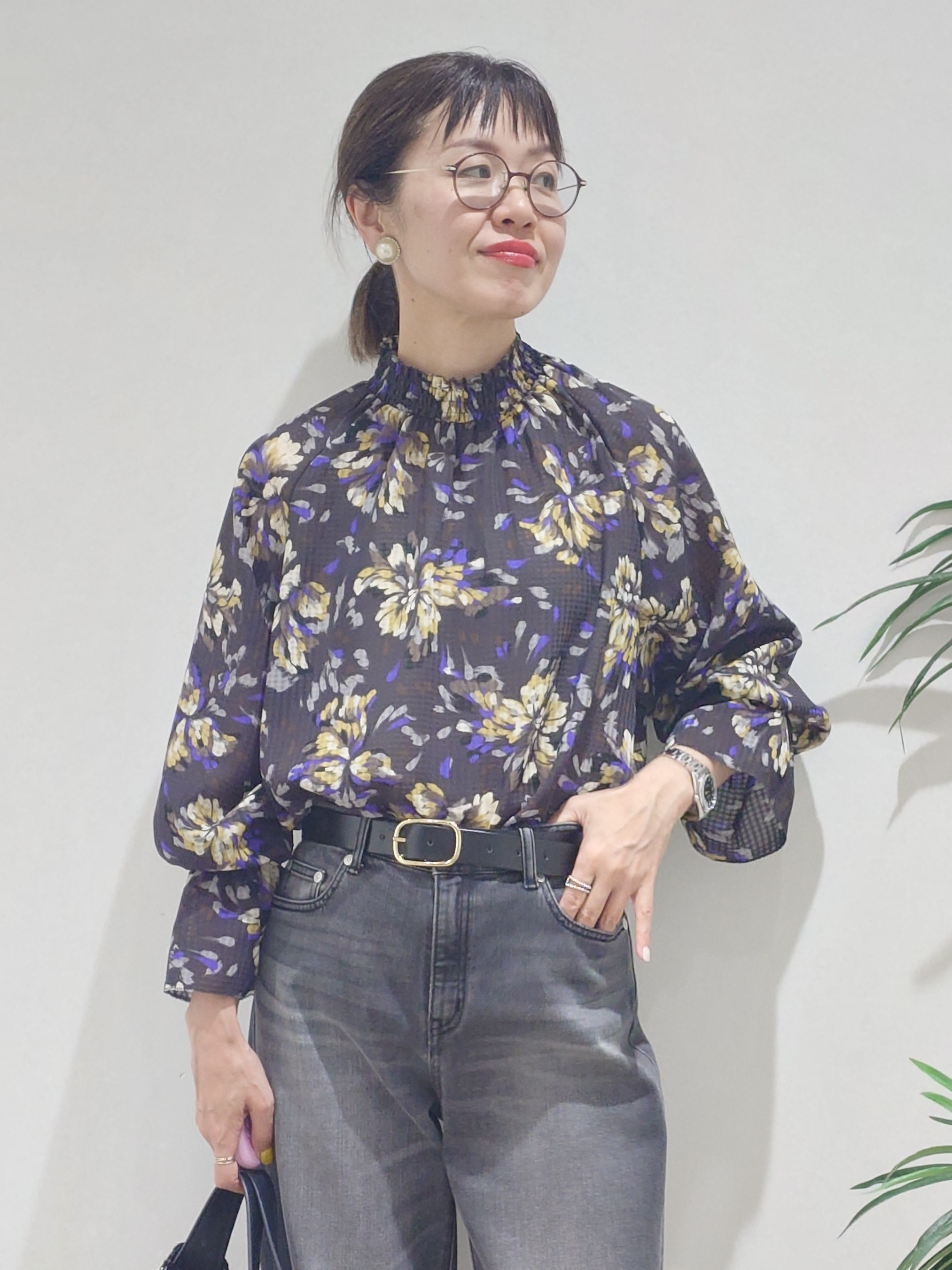 MUTSUKOさんの「UNTITLED｜フラワープリントブラウス」を使ったコーディネート