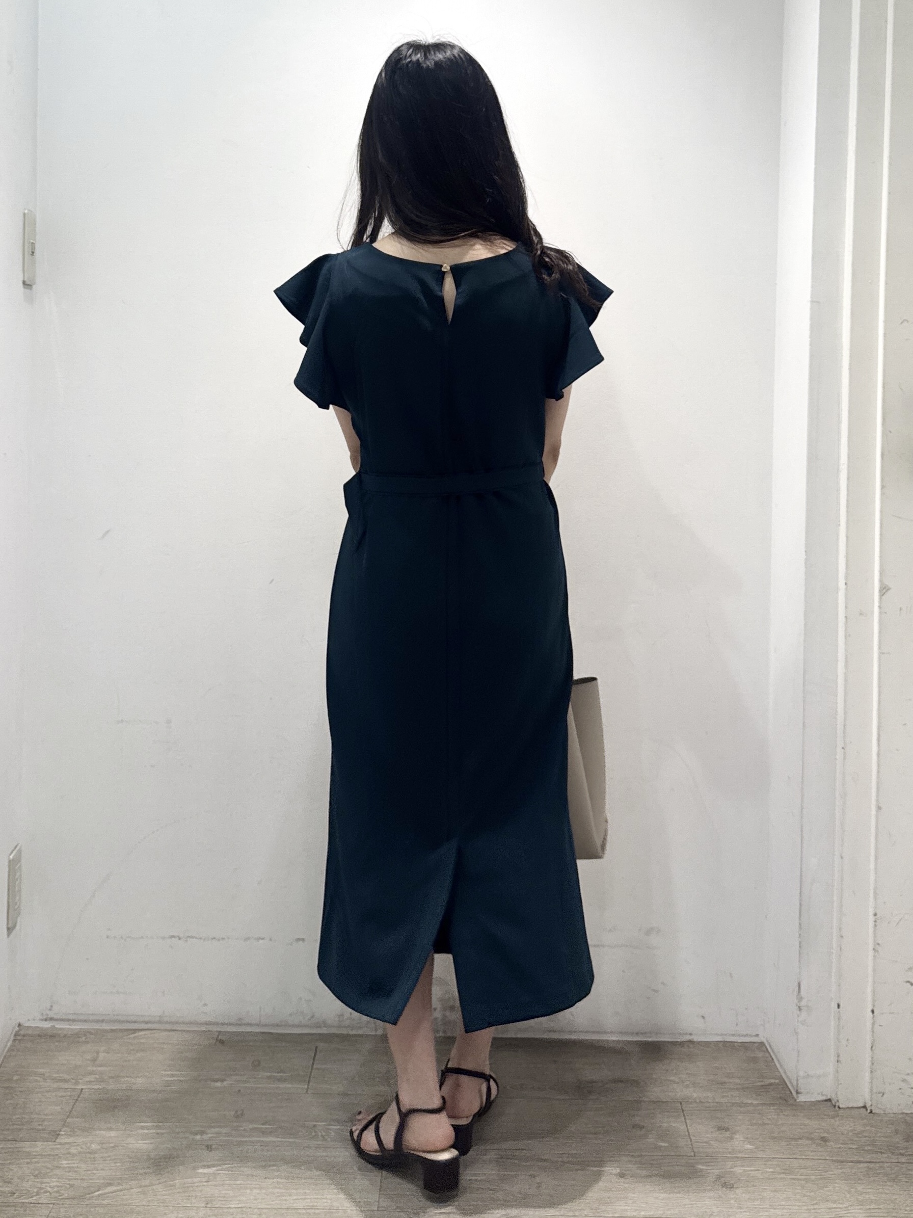 yuicciさんの「OPAQUE.CLIP｜【接触冷感／吸水速乾】キーネックフレアスリーブワンピース《UV／洗濯機OK／ストレッチ》」を使ったコーディネート