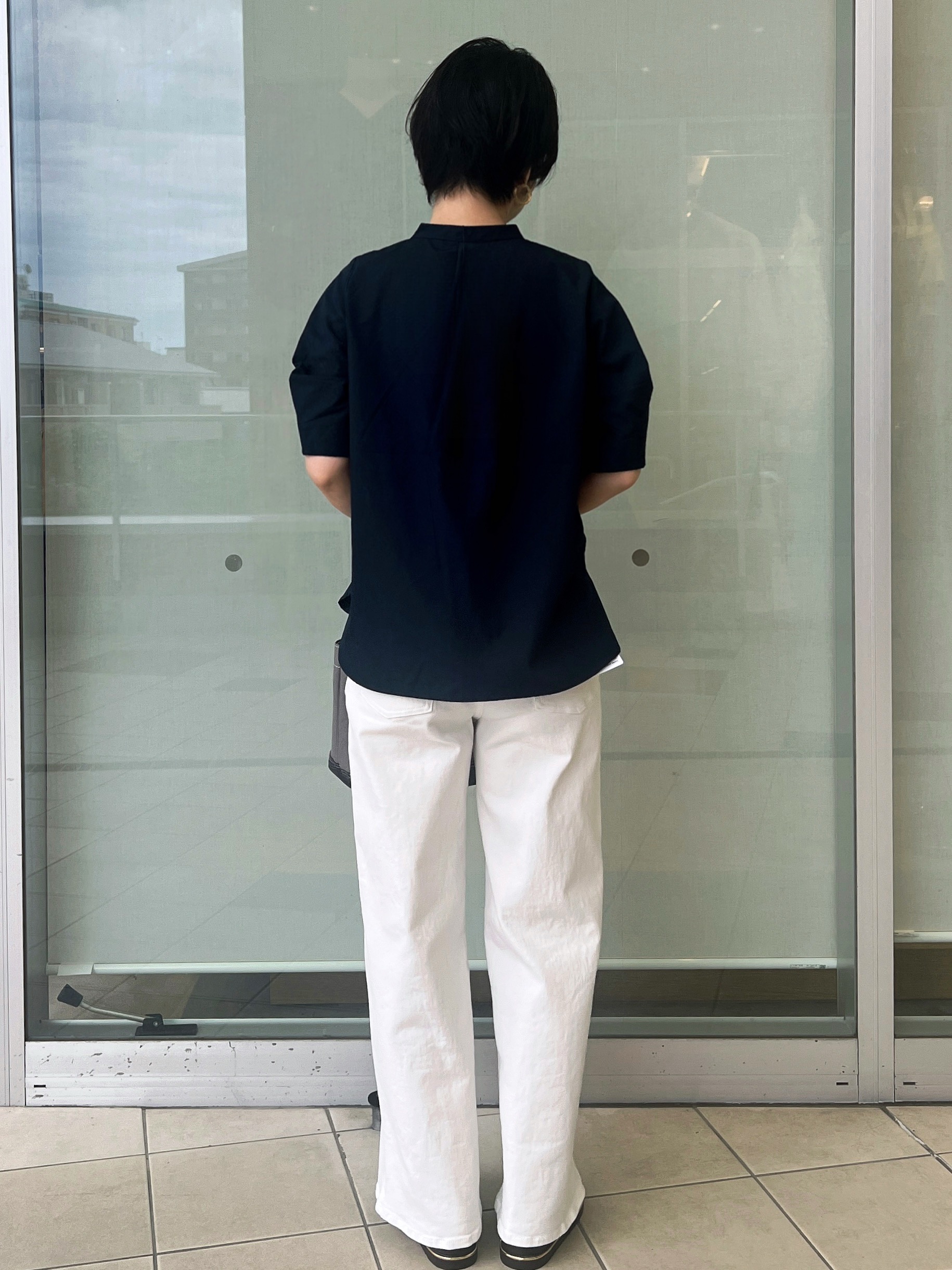 yo-koさんの「OPAQUE.CLIP｜タックスリーブ スキッパーブラウス【洗濯機OK】」を使ったコーディネート