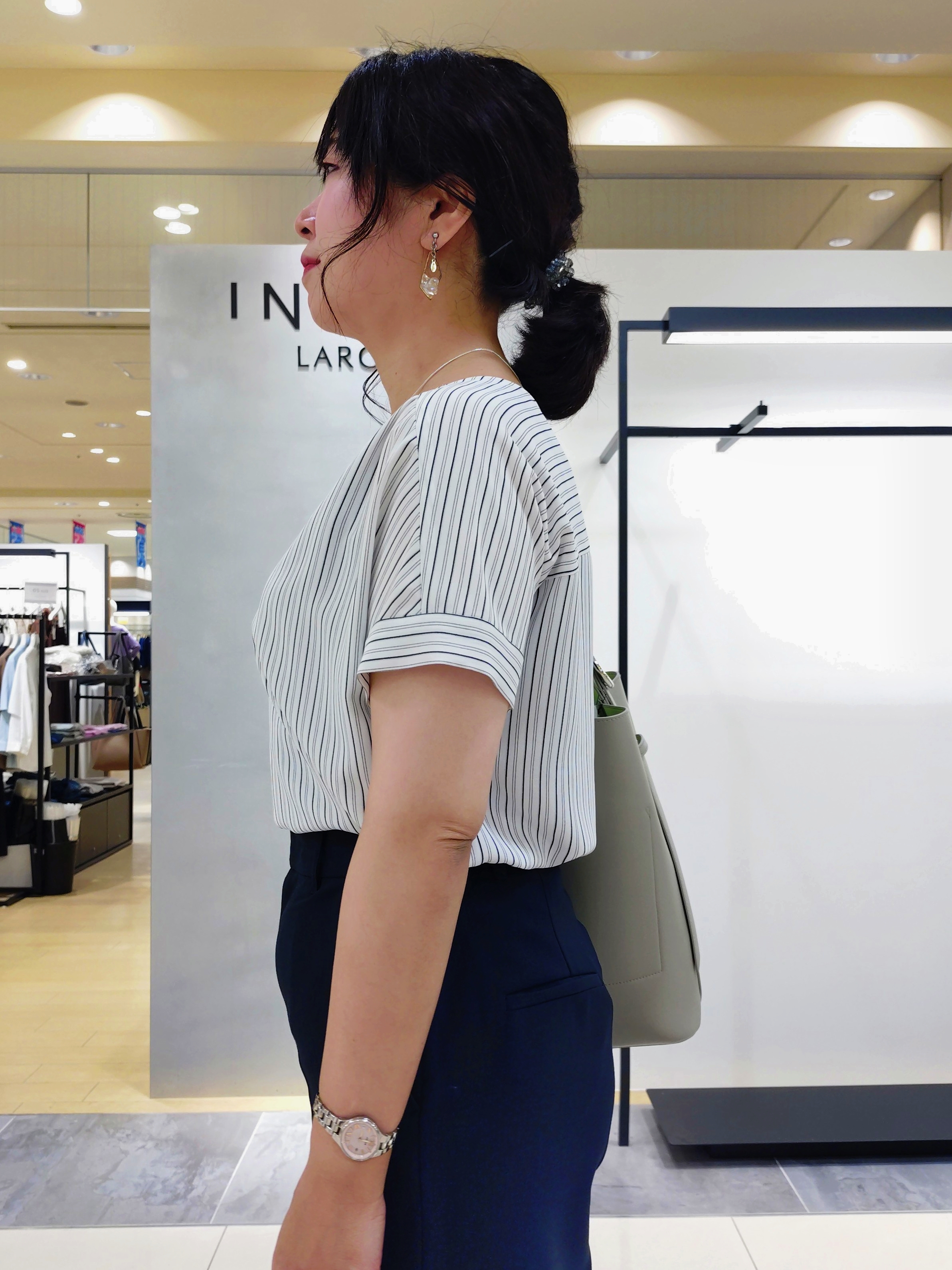 TOMOMIさんの「INDIVI｜【定番スーツ／UVケア／洗える】ウール調テーラードジャケット」を使ったコーディネート