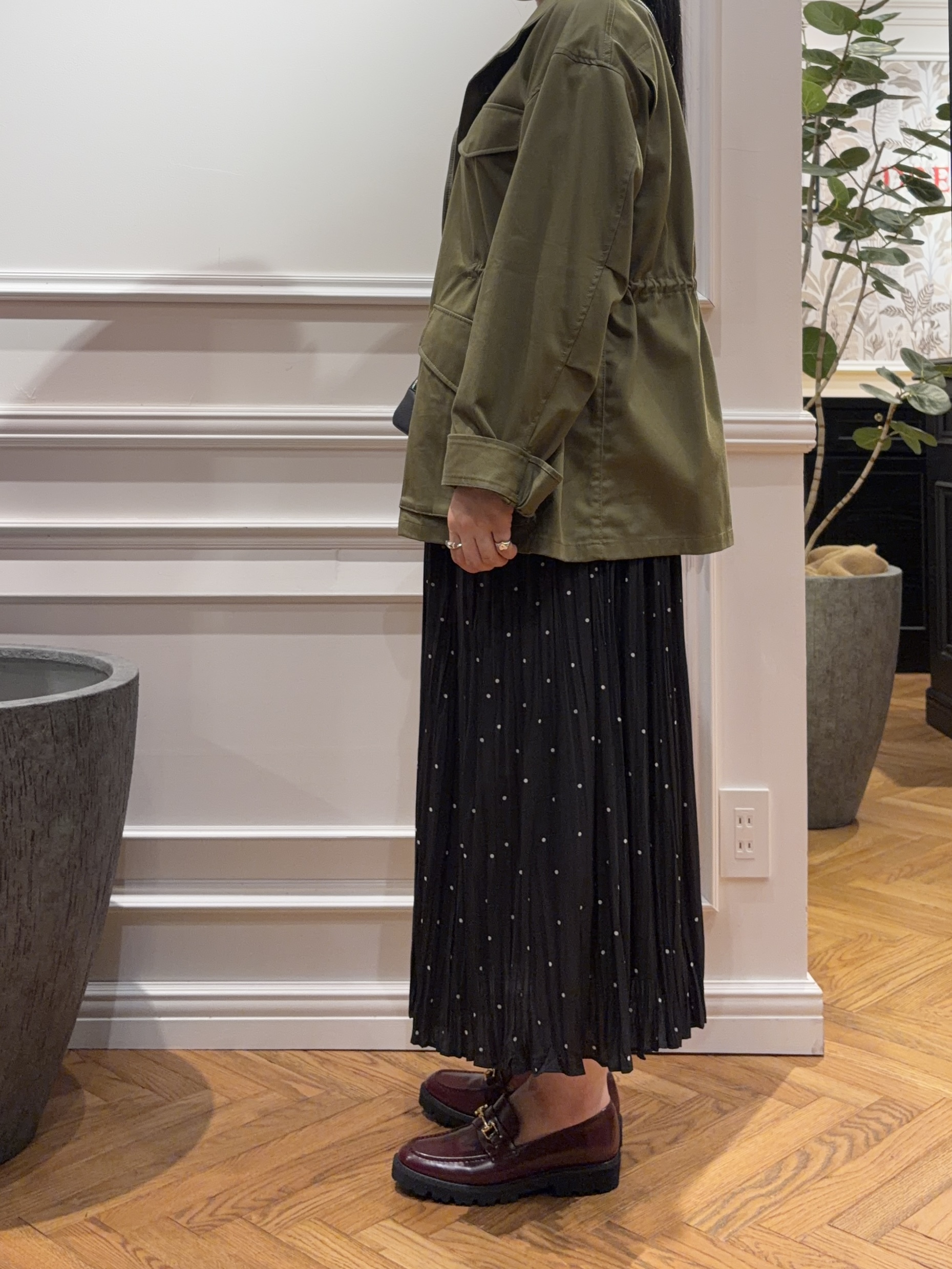 SAKAIさんの「DRESSTERIOR｜【ウォッシャブル/2WAYシルエット】ノースリーブプリーツワンピース」を使ったコーディネート