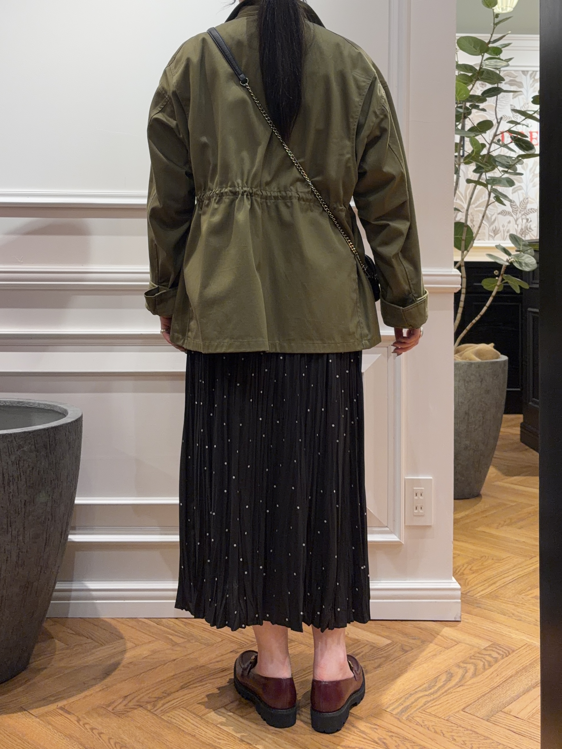 SAKAIさんの「DRESSTERIOR｜【ウォッシャブル/2WAYシルエット】ノースリーブプリーツワンピース」を使ったコーディネート