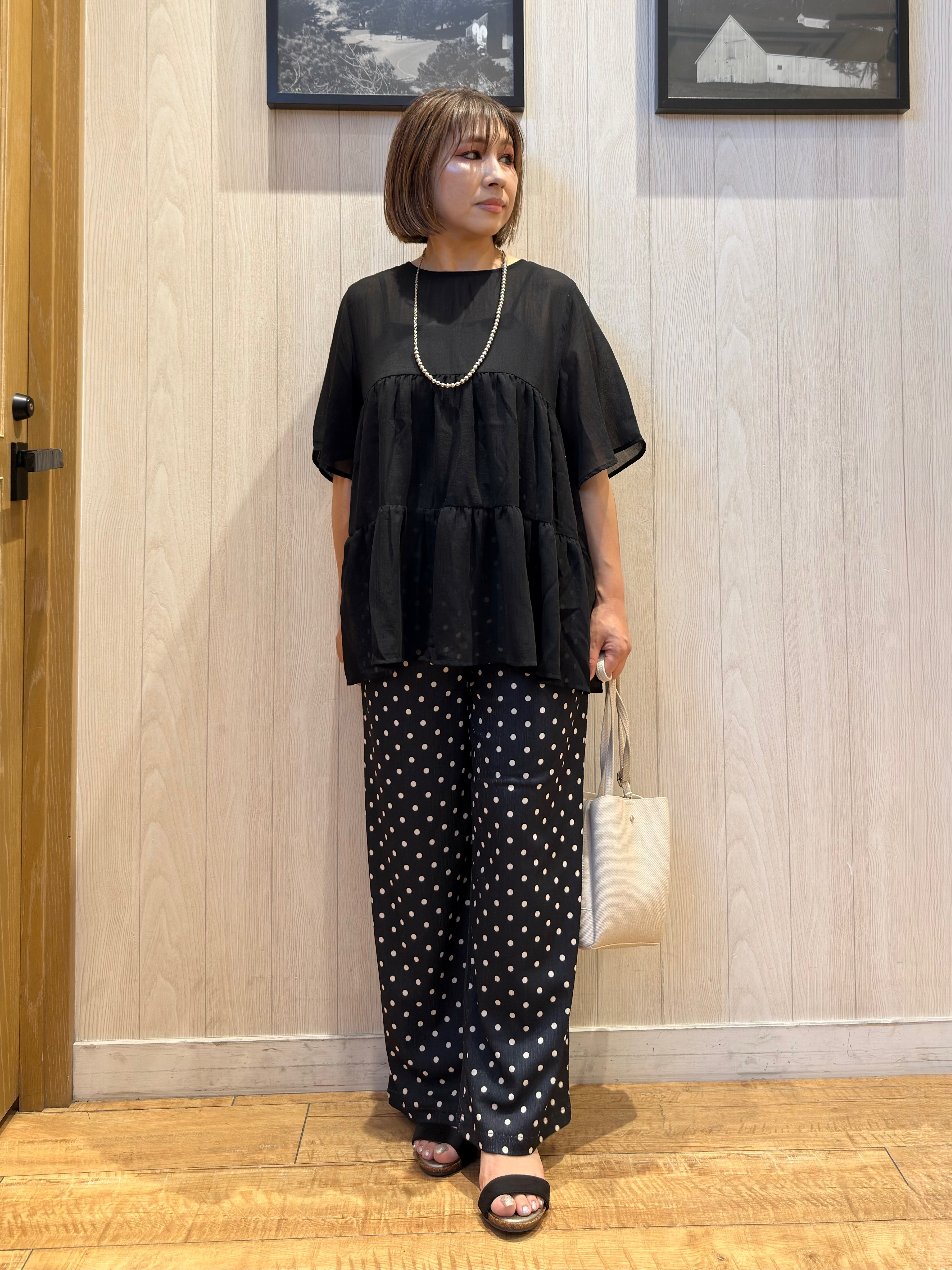 Megさんの「SHOO･LA･RUE｜【洗濯機可/S-LL】インせず着られる シアー素材が上品なティアードブラウス」を使ったコーディネート