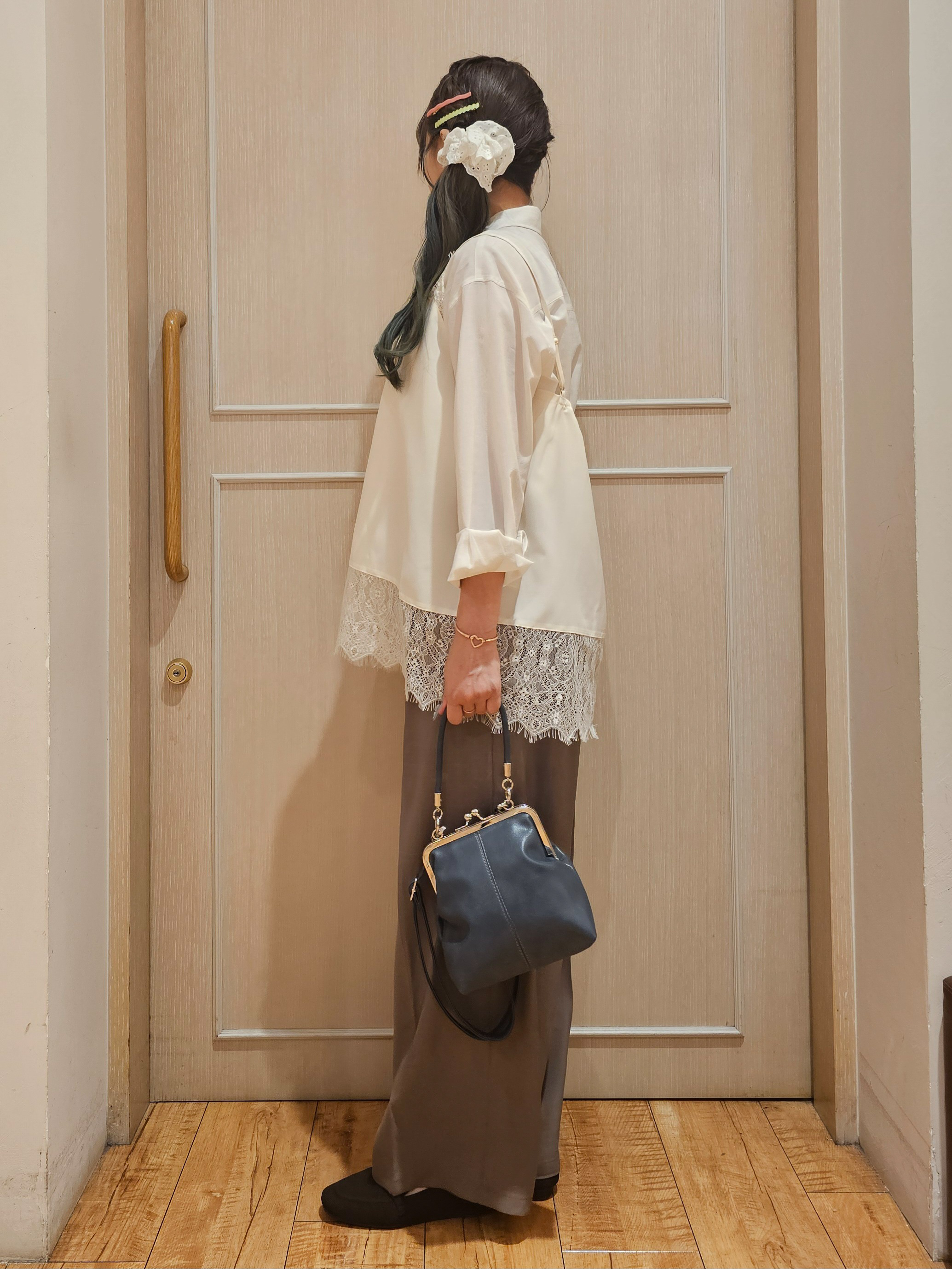 ゆゆさんの「SHOO･LA･RUE｜【通気性〇/S-LL/洗濯機可】大人のきちんとベーシックシャツ」を使ったコーディネート