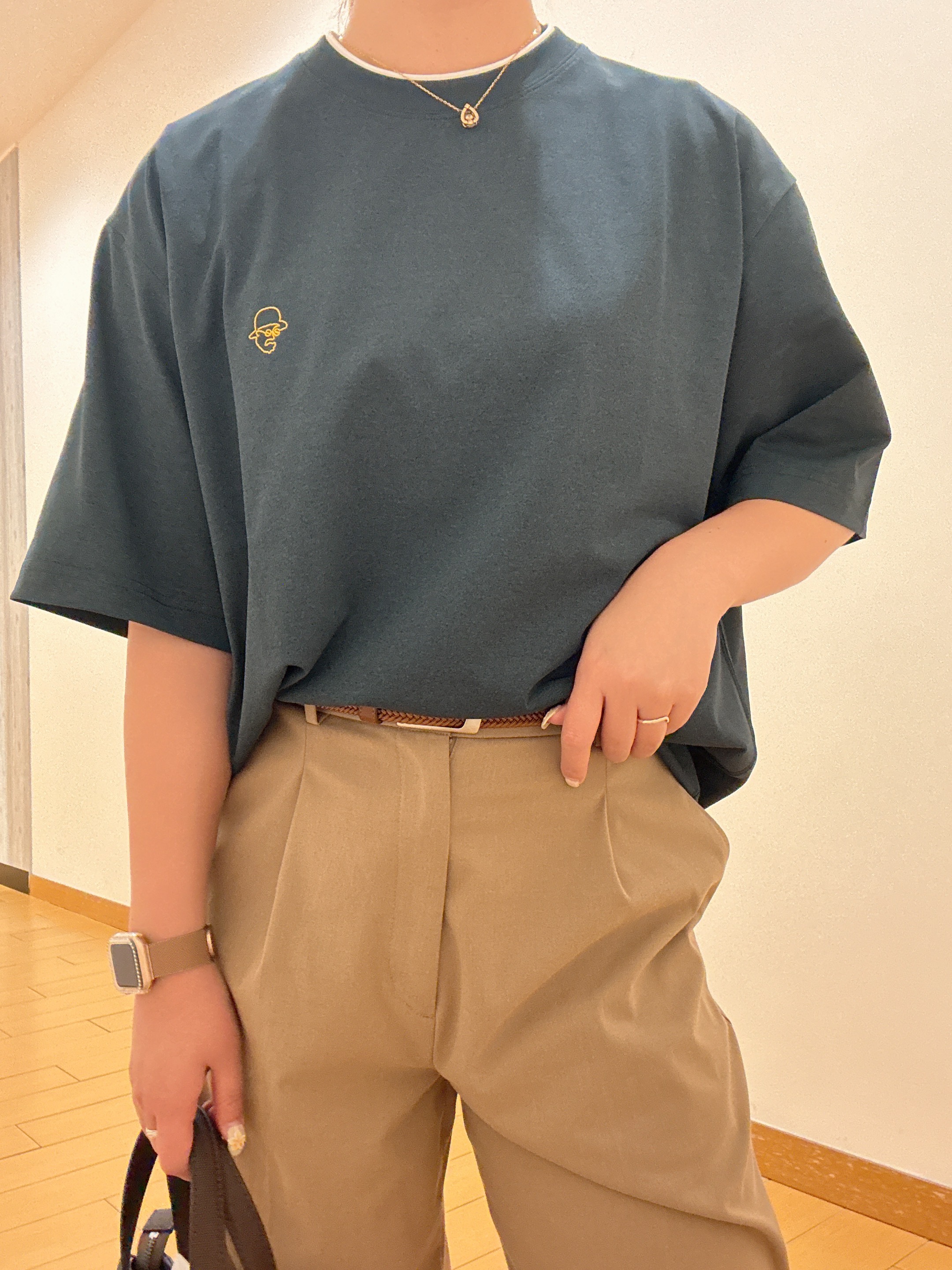 ヒナさんの「TAKEO KIKUCHI｜【汗染み軽減/接触冷感】フェイクレイヤード ワンポイント刺繍Ｔシャツ」を使ったコーディネート
