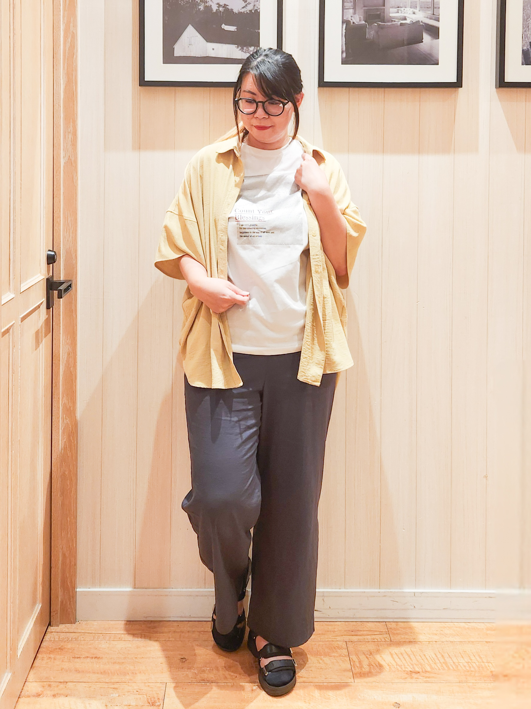 れーやんさんの「SHOO･LA･RUE｜【高レビュー/洗濯後しわになりにくい/体型カバー】きちんとゆるっと 大人の抜け感 ポンチョ風カラーシ」を使ったコーディネート