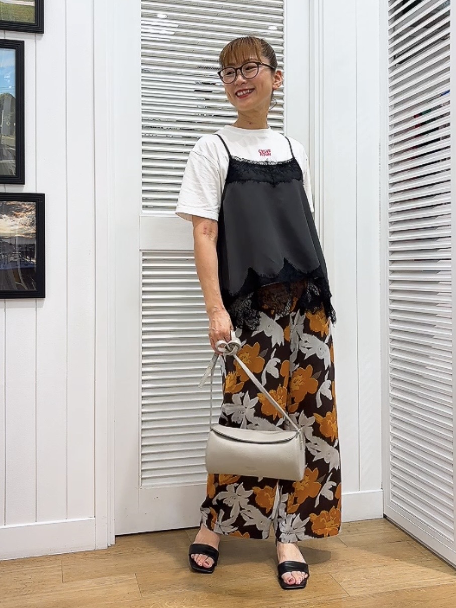 Yasucoさんの「Dessin｜グラフィックデザイン Tシャツ」を使ったコーディネート