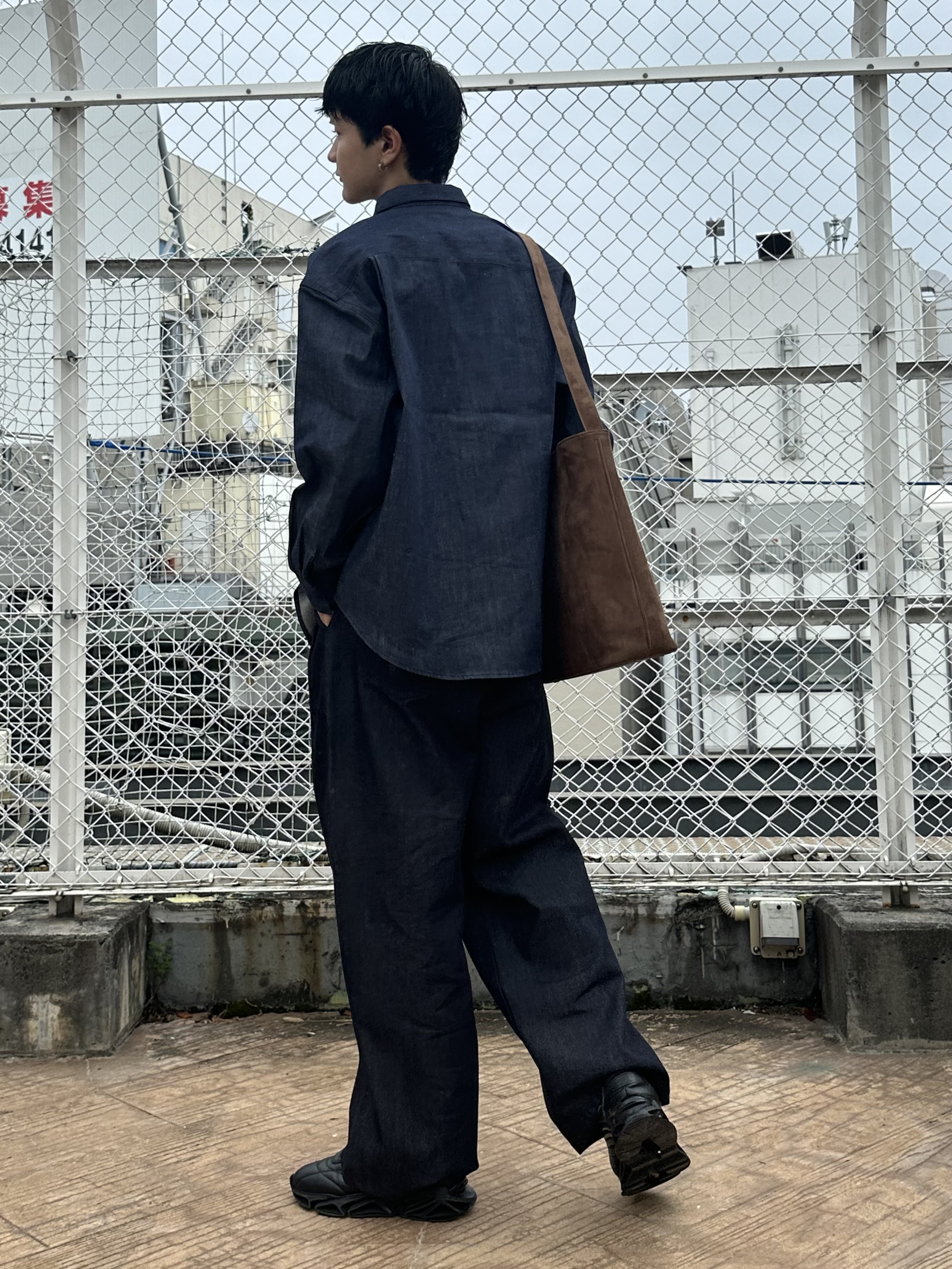 KOHEIさんの「tk.TAKEO KIKUCHI｜【色褪せしにくいデニム】Comfy Fadeless Denim Seriesワイドストレートデニム」を使ったコーディネート