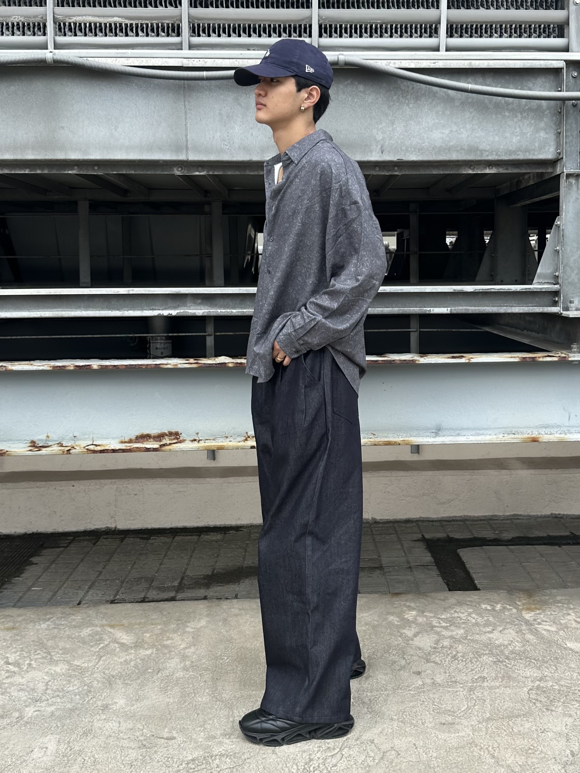 KOHEIさんの「tk.TAKEO KIKUCHI｜【色褪せしにくいデニム】Comfy Fadeless Denim Seriesワイドストレートデニム」を使ったコーディネート