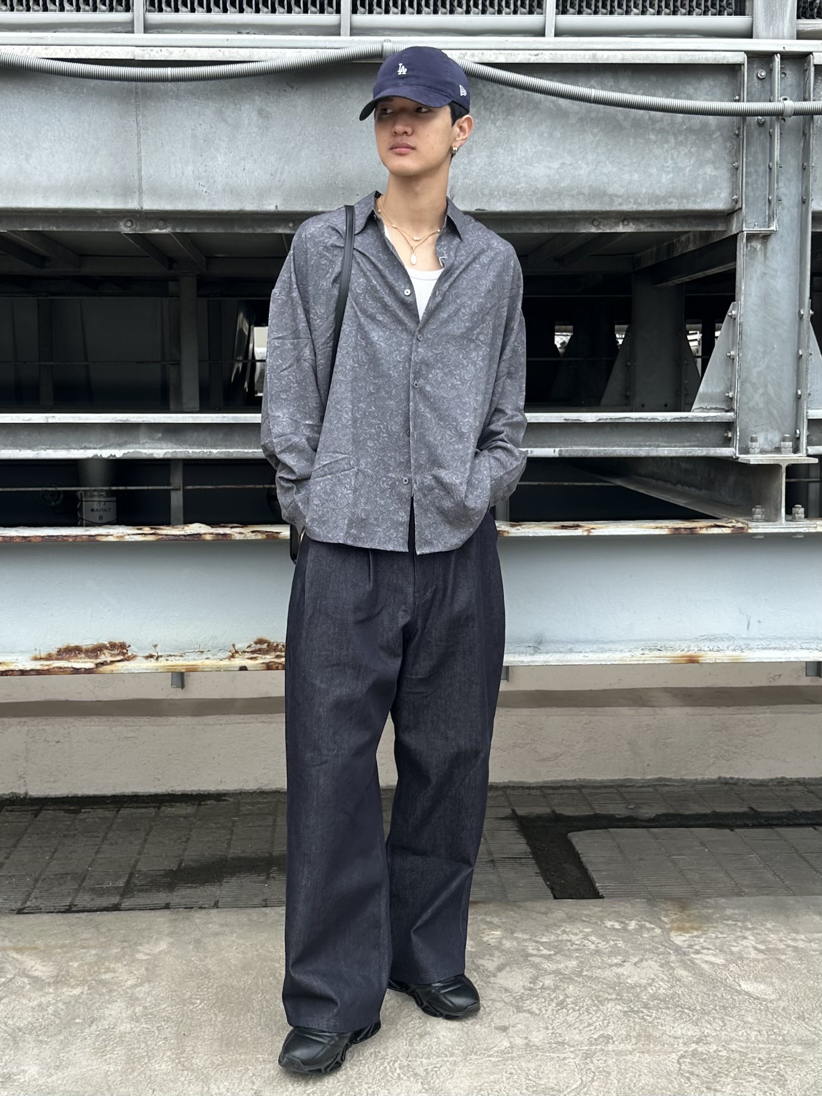 KOHEIさんの「tk.TAKEO KIKUCHI｜【色褪せしにくいデニム】Comfy Fadeless Denim Seriesワイドストレートデニム」を使ったコーディネート