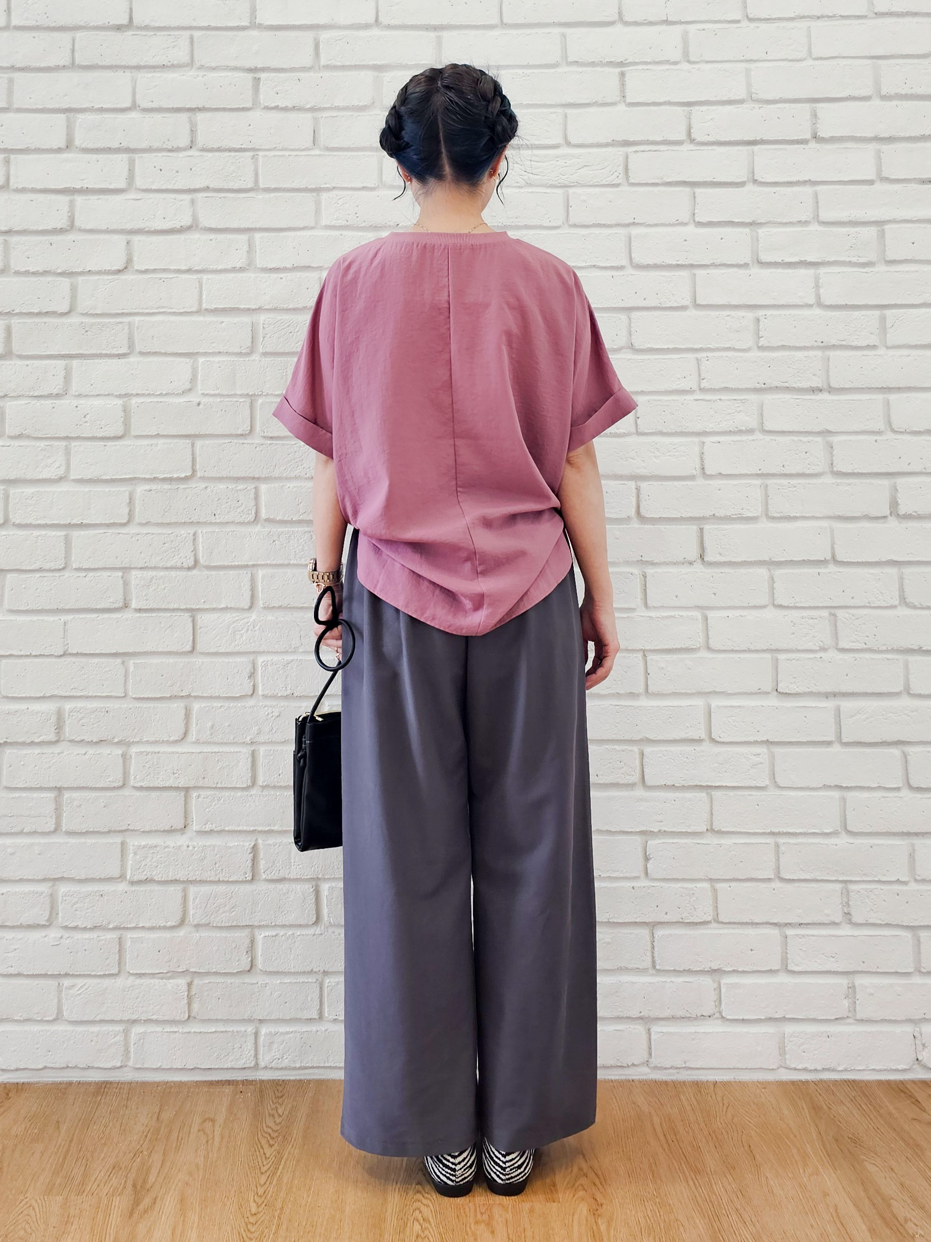 ゆゆさんの「SHOO･LA･RUE｜【着丈選べる/ひんやり/体型カバー】洗濯後しわになりにくい さらっと快適ドルマントップス」を使ったコーディネート