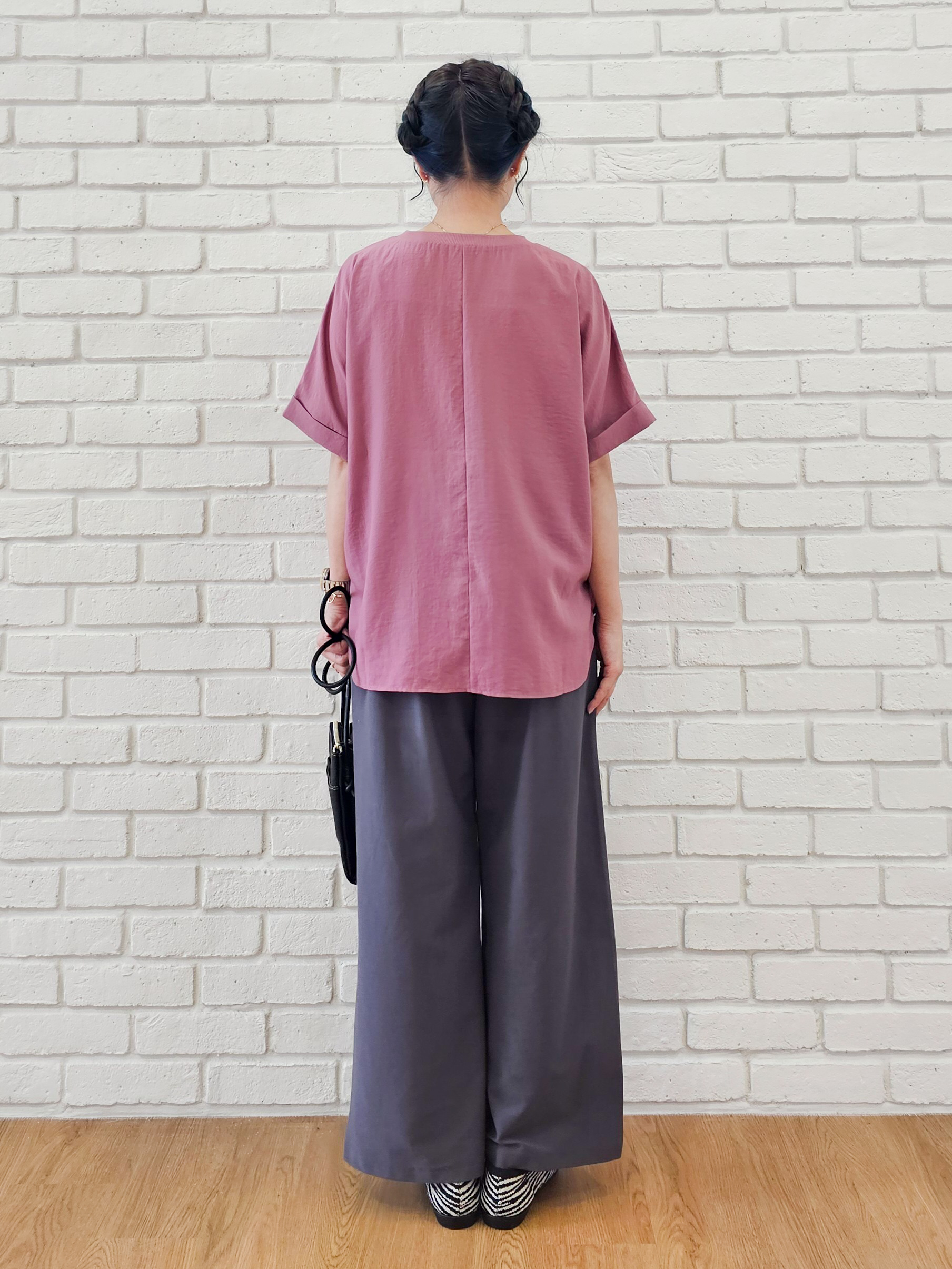 ゆゆさんの「SHOO･LA･RUE｜【着丈選べる/ひんやり/体型カバー】洗濯後しわになりにくい さらっと快適ドルマントップス」を使ったコーディネート