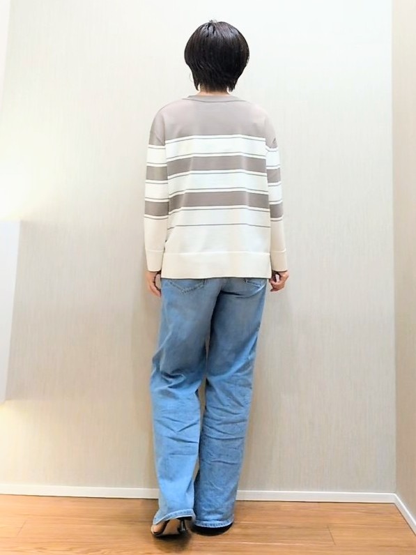 ミズタさんの「UNTITLED｜ドライタッチVネックニットプルオーバー」を使ったコーディネート