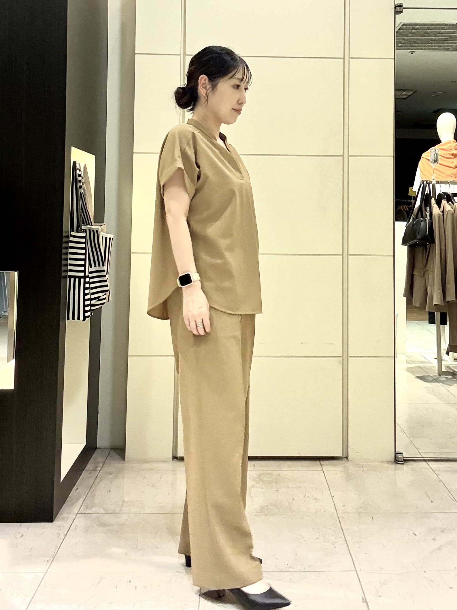 mori.さんの「UNTITLED｜【残暑も快適/セットアップ可/接触冷感】エアリークールブラウス」を使ったコーディネート
