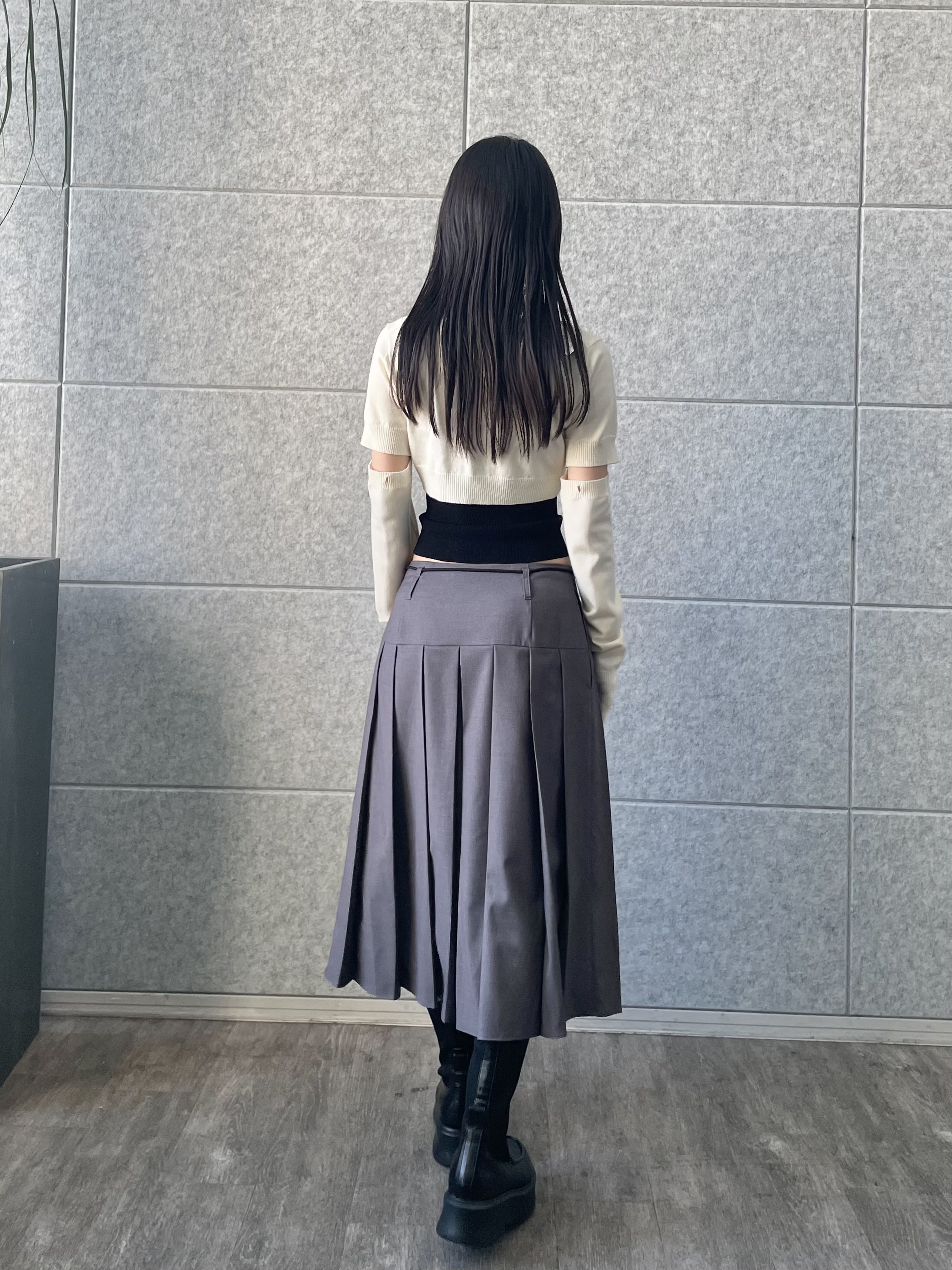丸山加奈子さんの「CODE A｜modular button knit cardigan」を使ったコーディネート
