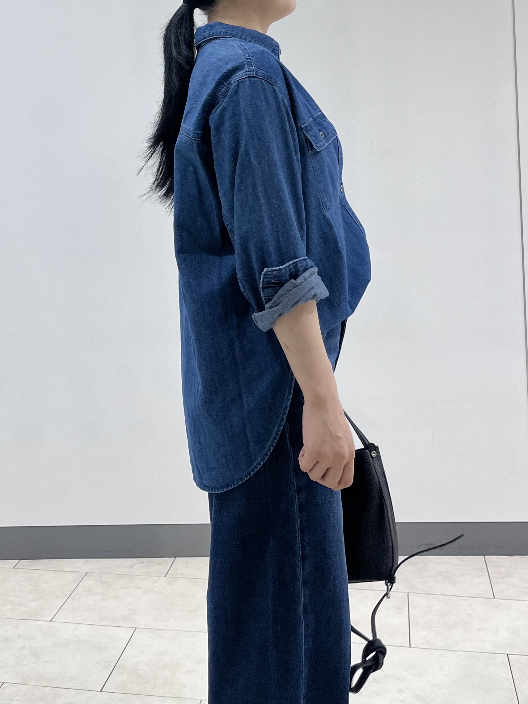 hasuさんの「INDIVI｜【洗える／体型カバー】ライトデニム ワークシャツ」を使ったコーディネート