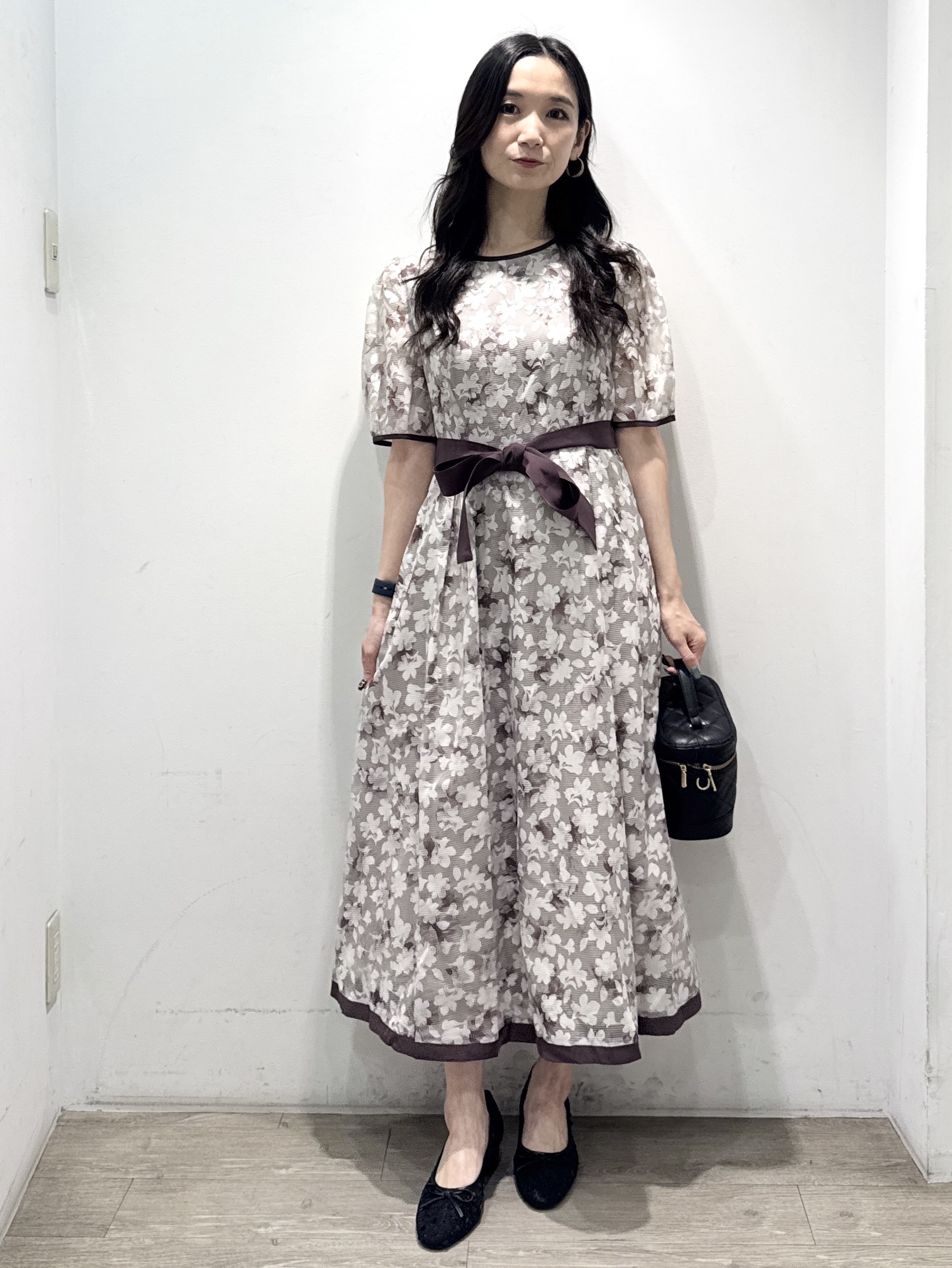 yuicciさんの「OPAQUE.CLIP｜【一枚で華やかに着映える】オパールチェック花柄ワンピース【洗濯機可】」を使ったコーディネート