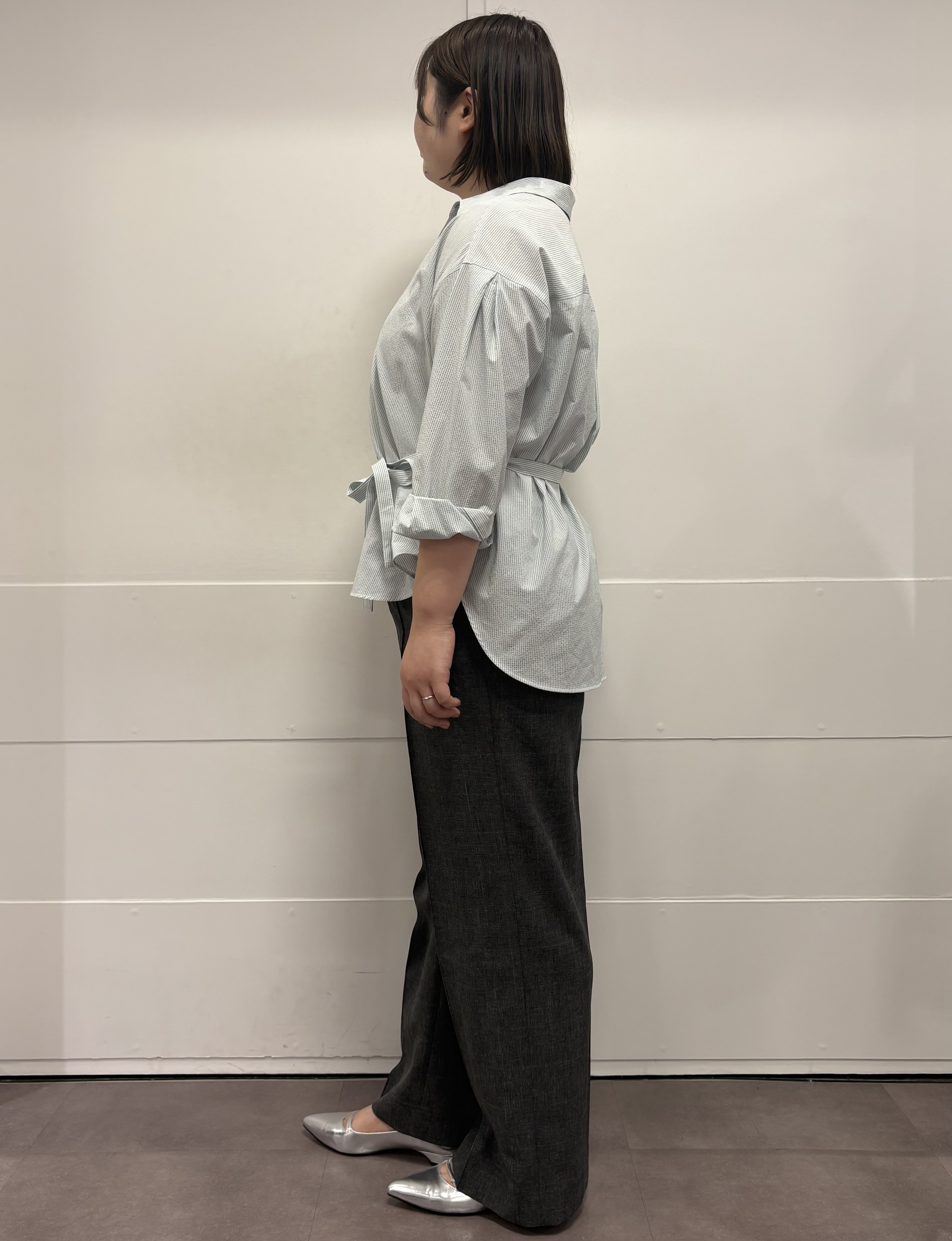 MIさんの「UNTITLED｜【UVケア／接触冷感／ベルト付】サッカー素材シャツ」を使ったコーディネート