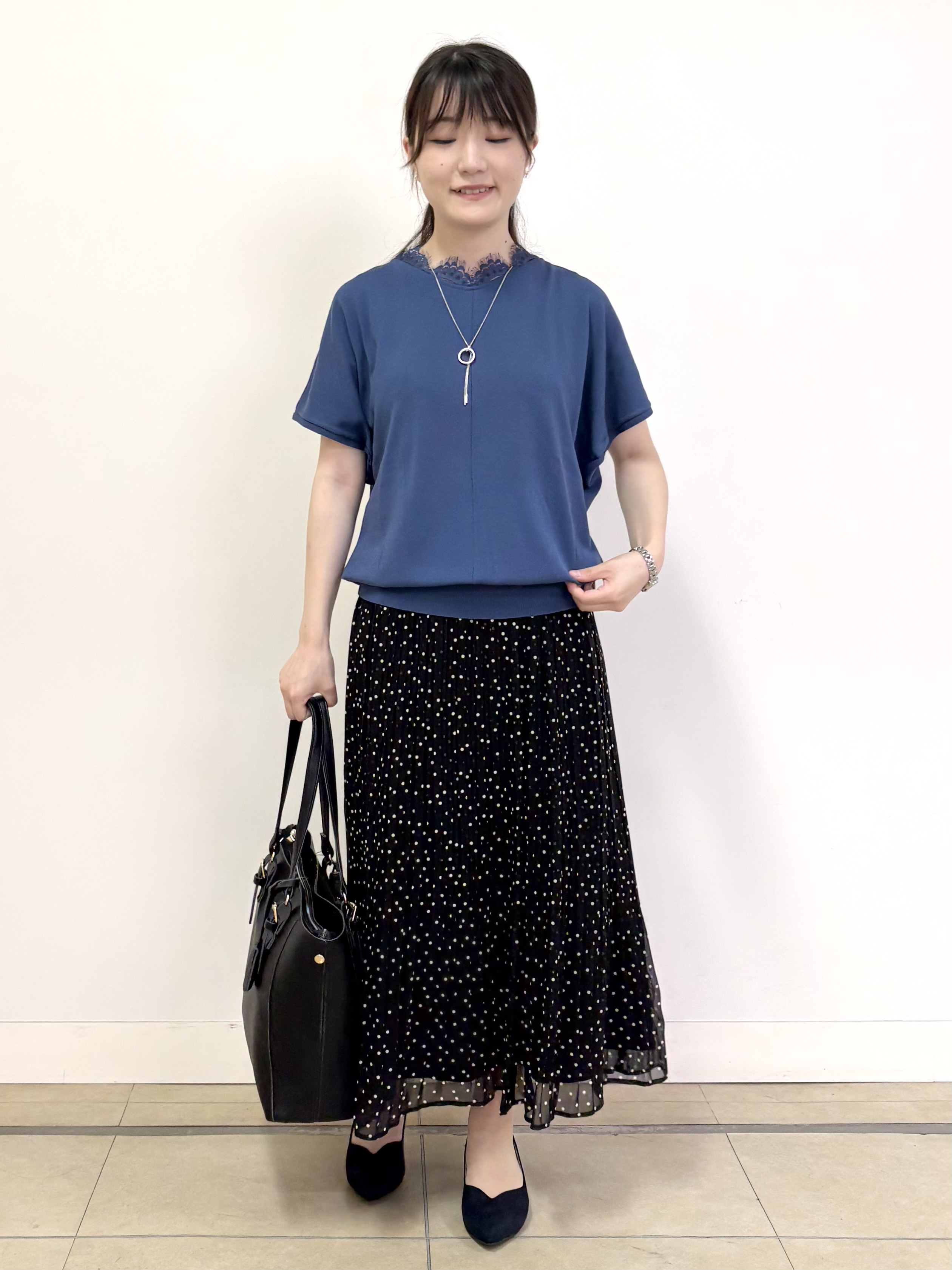 mikiさんの「Reflect｜【二の腕カバー／手洗い可】ネックレース フレンチスリーブニット」を使ったコーディネート