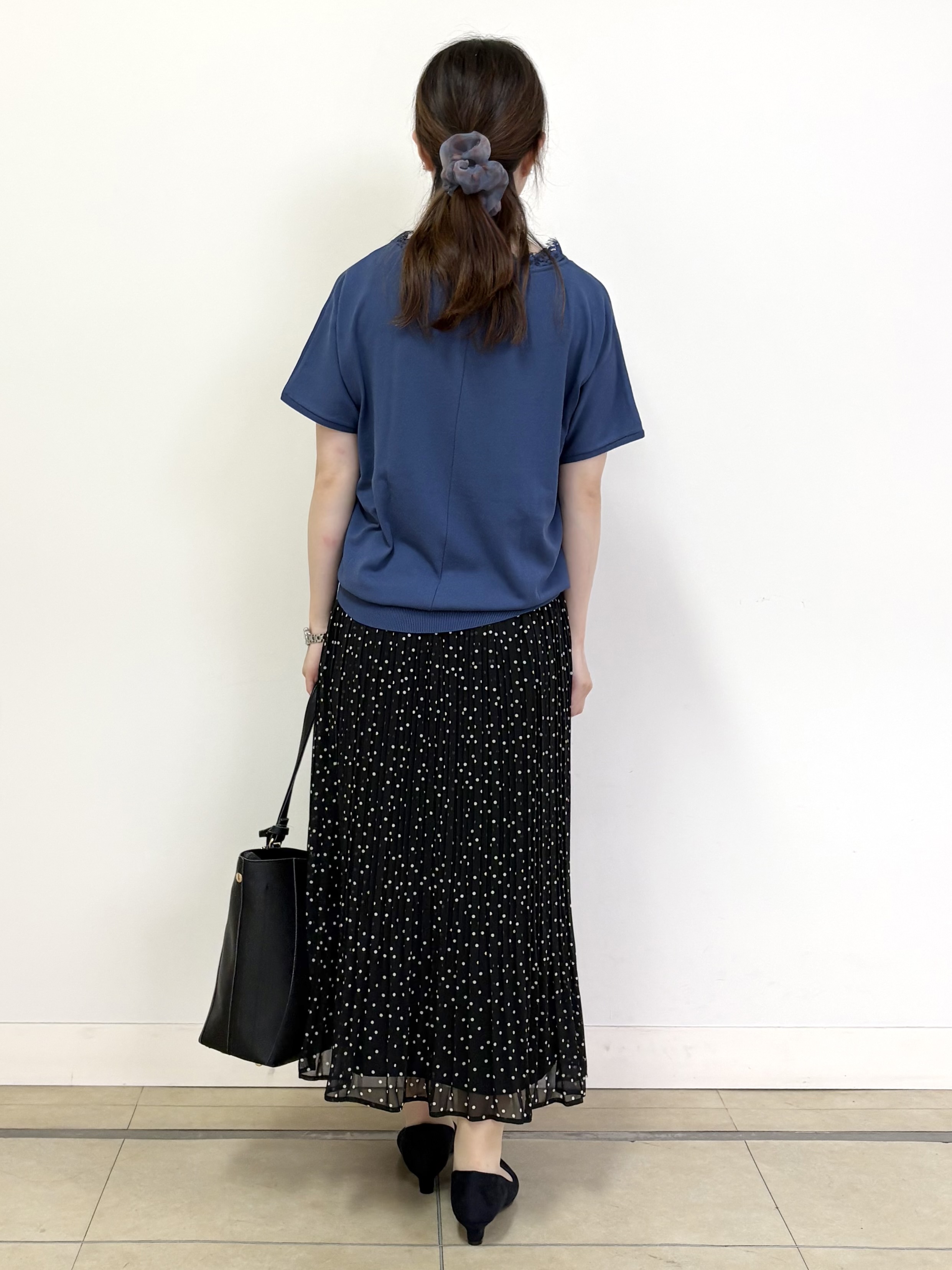 mikiさんの「Reflect｜【二の腕カバー／手洗い可】ネックレース フレンチスリーブニット」を使ったコーディネート