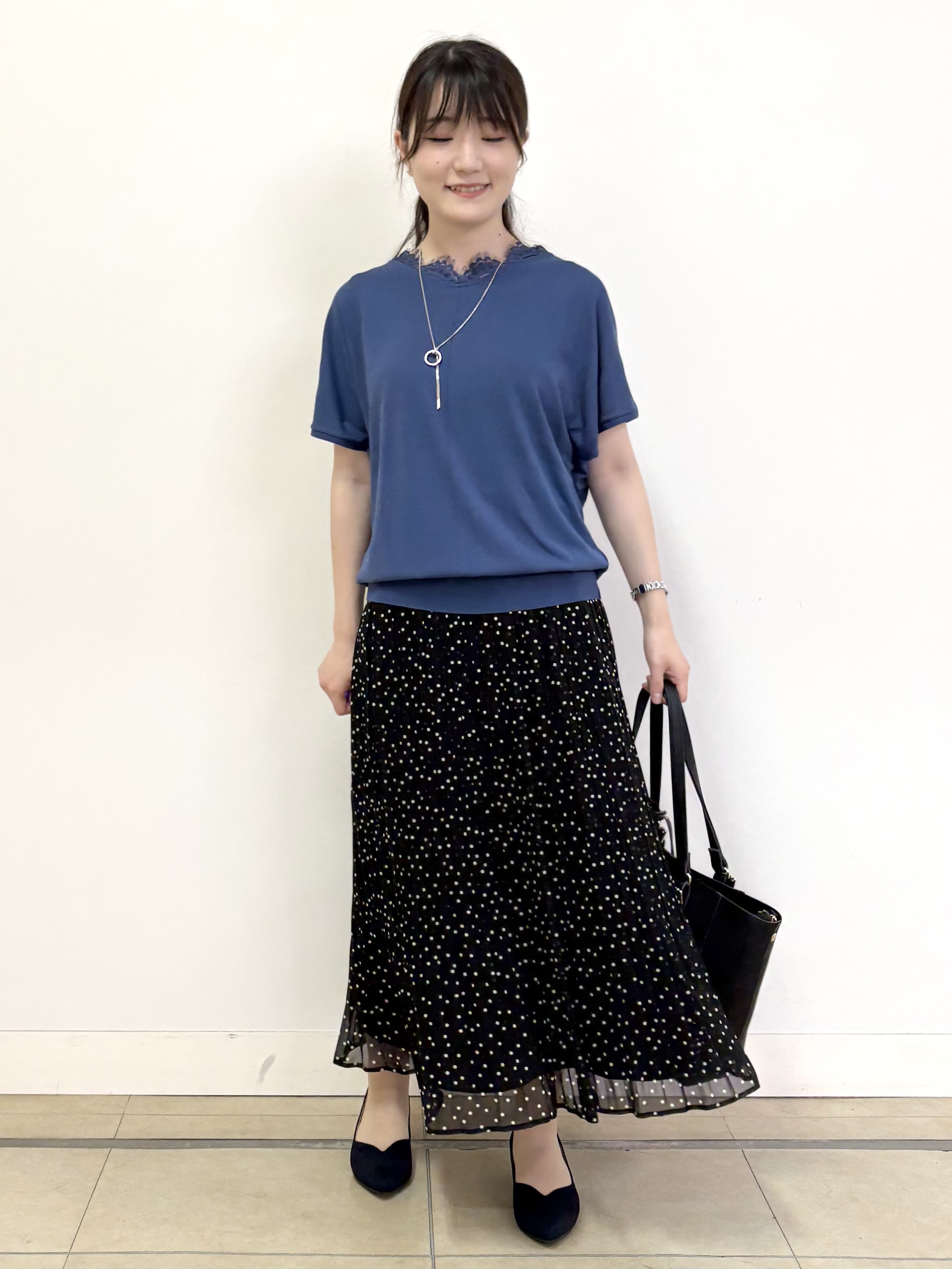 mikiさんの「Reflect｜【二の腕カバー／手洗い可】ネックレース フレンチスリーブニット」を使ったコーディネート