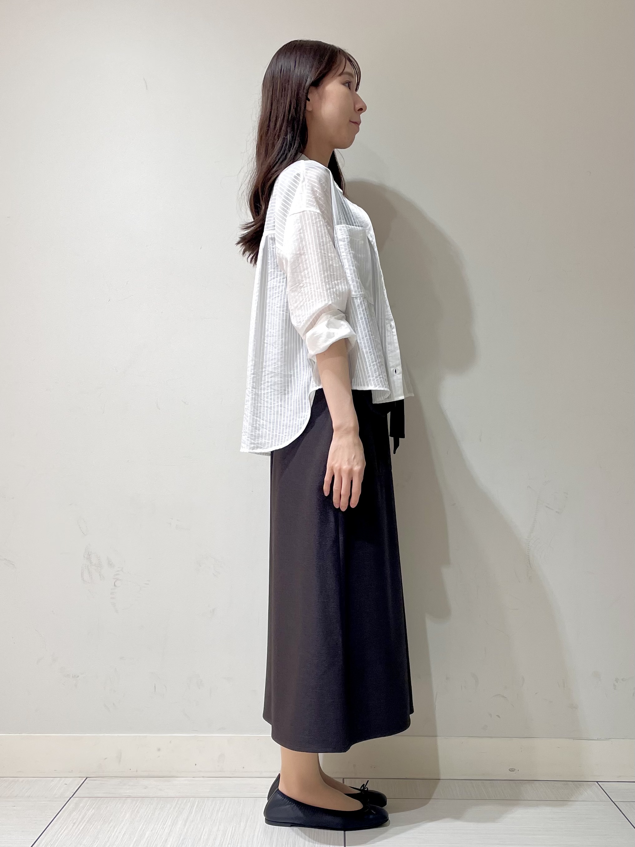 ことさんの「DRESSTERIOR｜シアーストライプクロップドシャツ」を使ったコーディネート