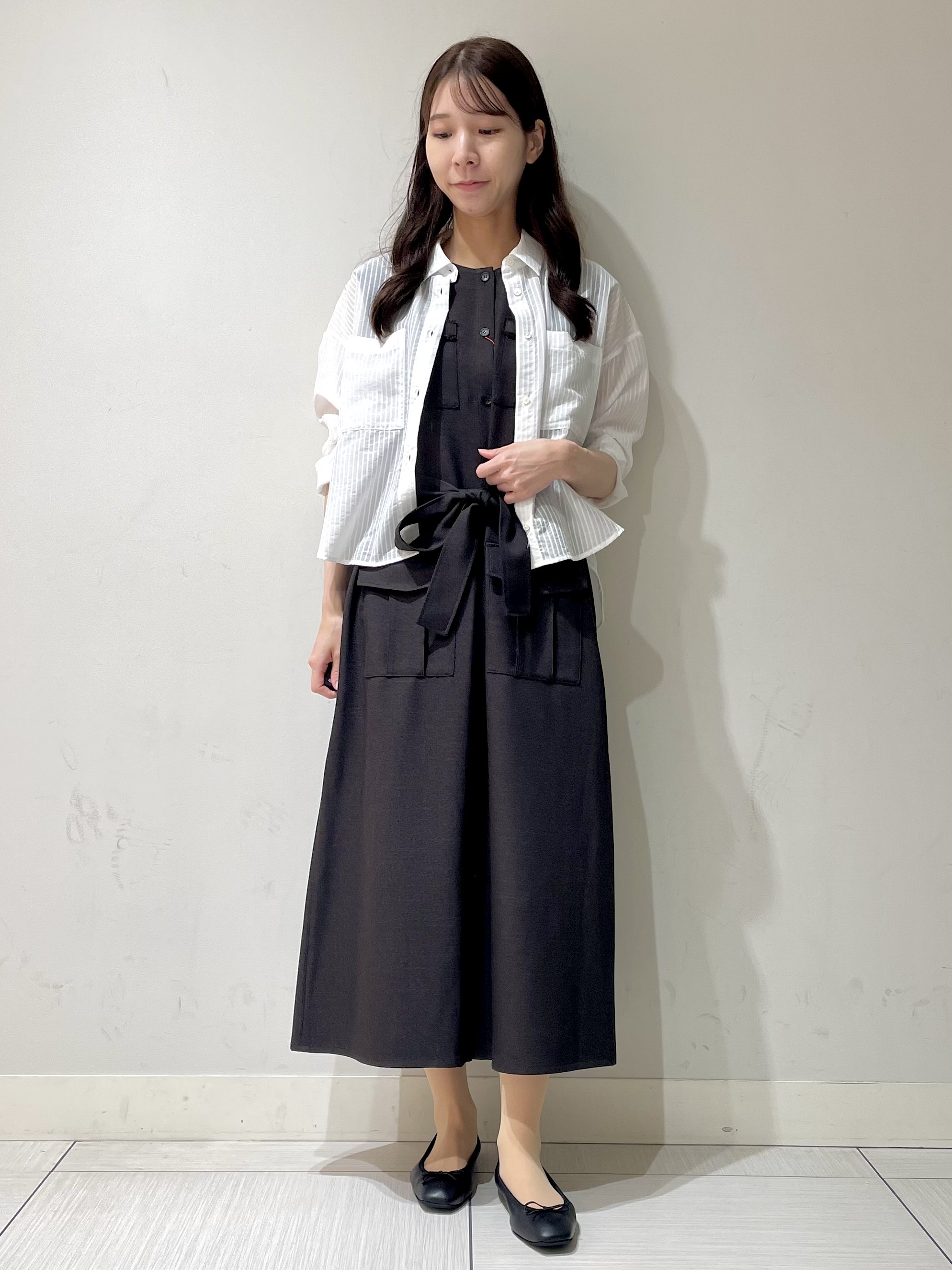 ことさんの「DRESSTERIOR｜シアーストライプクロップドシャツ」を使ったコーディネート