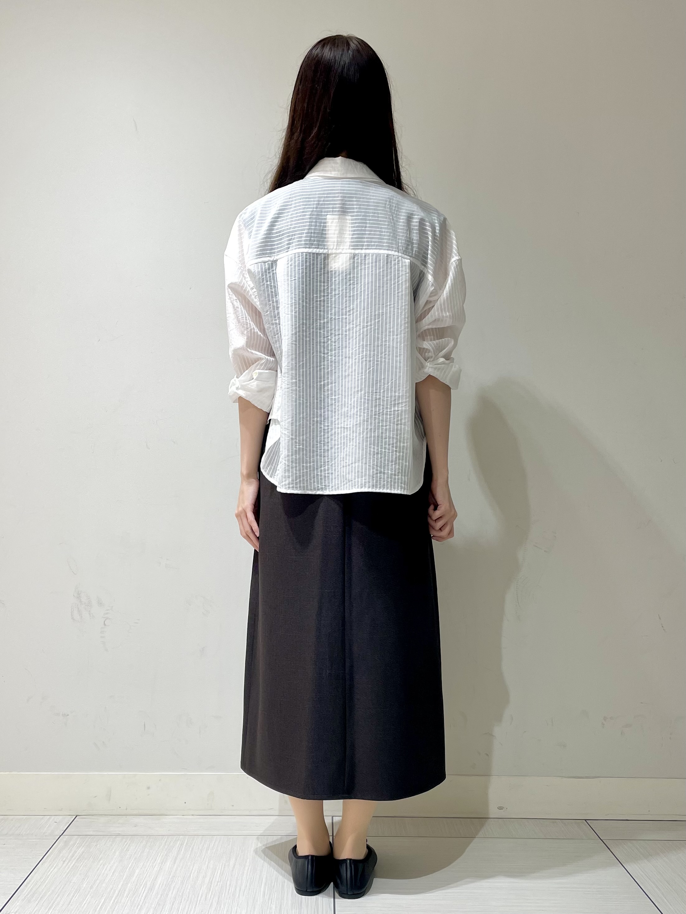 ことさんの「DRESSTERIOR｜シアーストライプクロップドシャツ」を使ったコーディネート