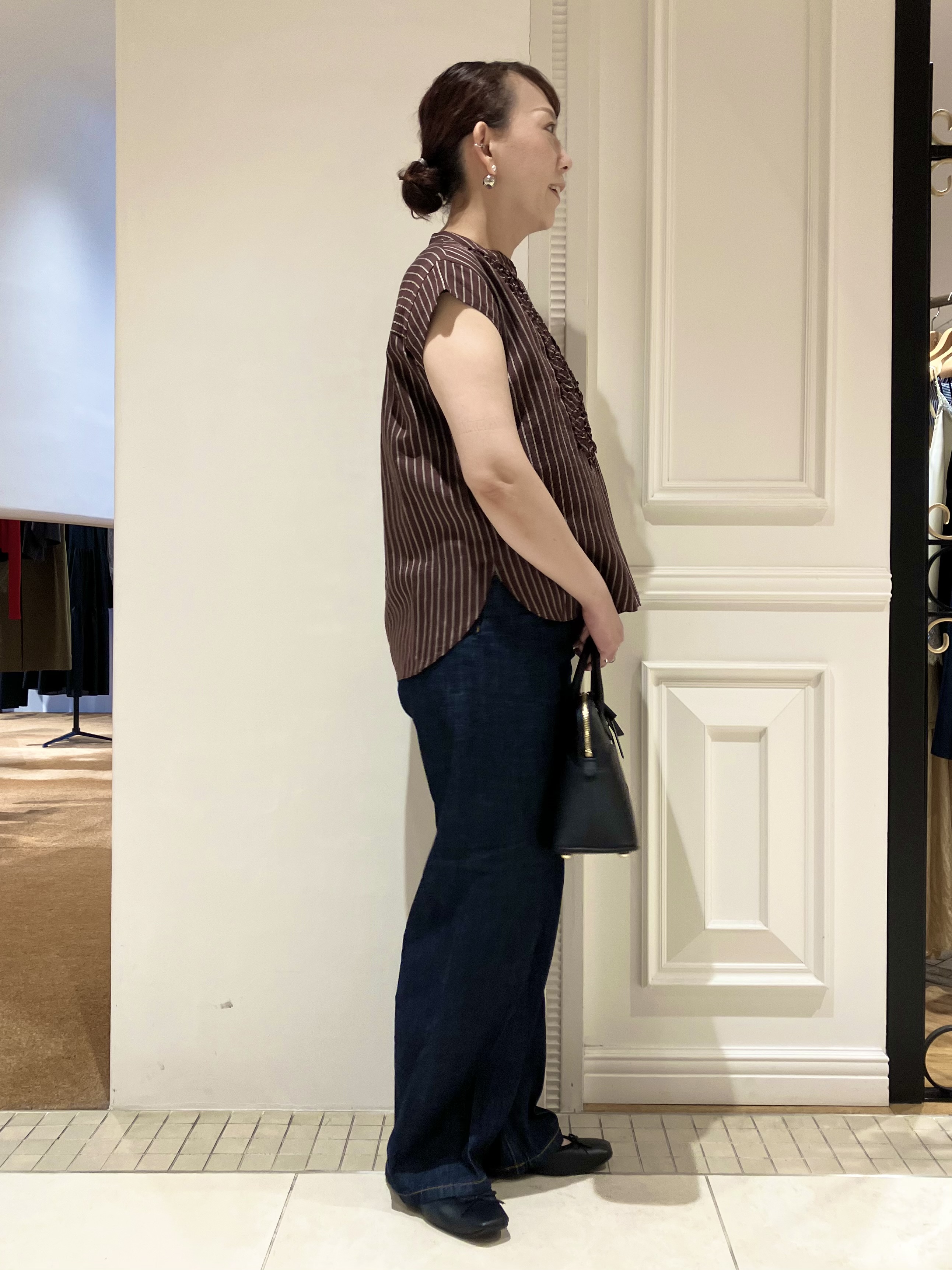 TAJIさんの「DRESSTERIOR｜ストライプフレンチスリーブフリルブラウス」を使ったコーディネート