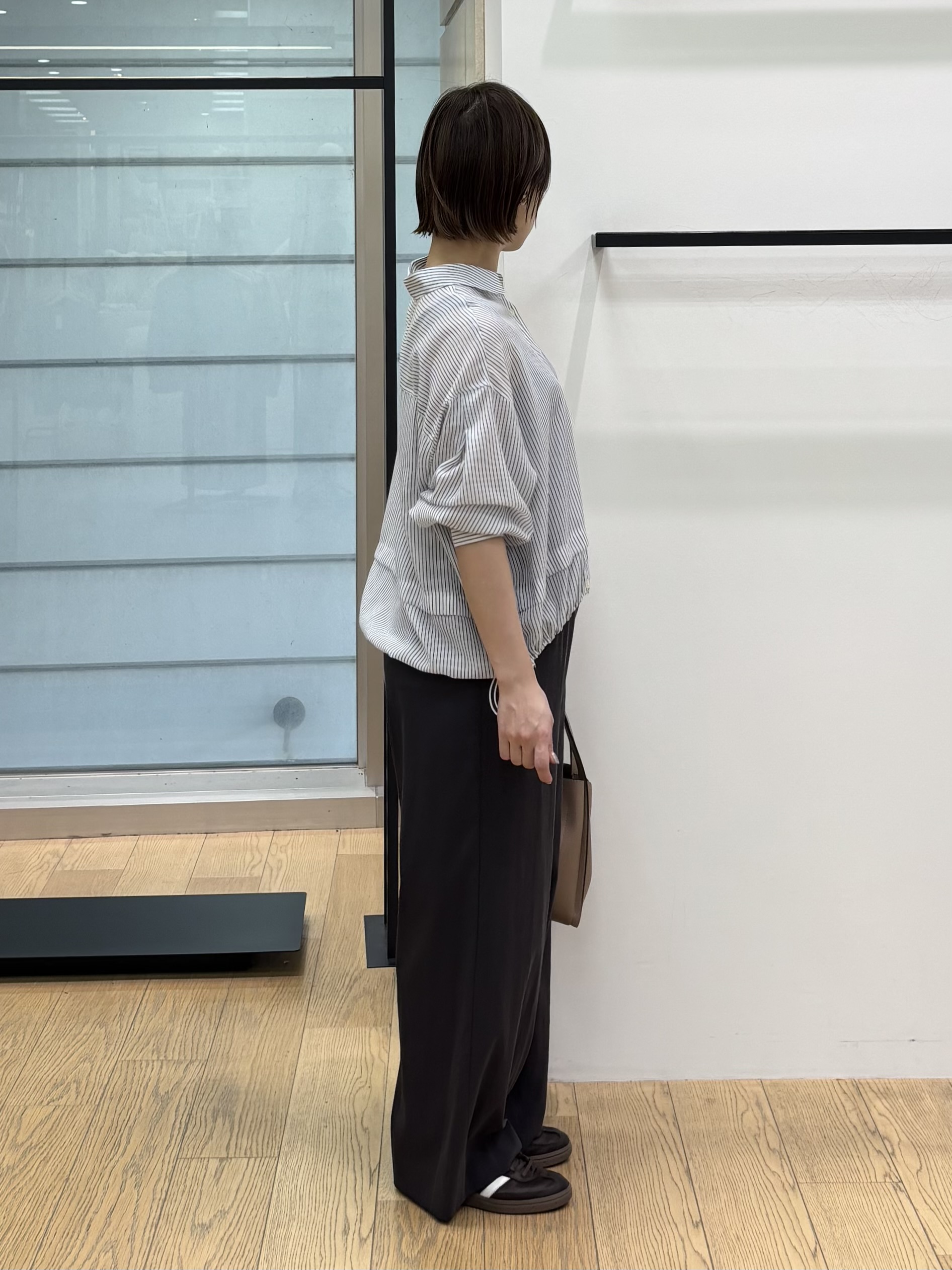 asamiさんの「INDIVI｜【接触冷感／洗える／2WAY】ドロスト付 シアーシャンブレーシャツ」を使ったコーディネート