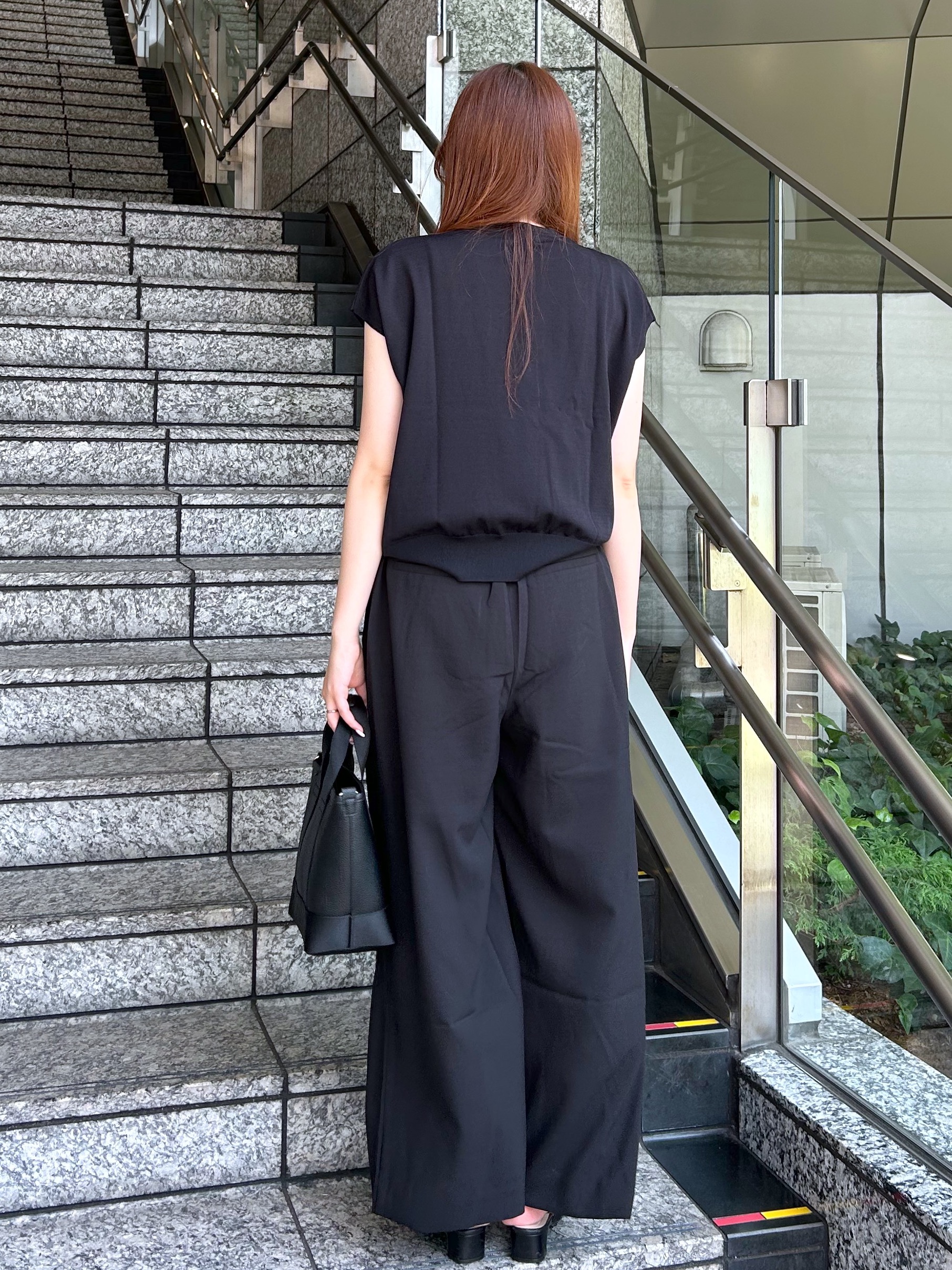 Risaさんの「OPAQUE.CLIP｜【接触冷感／UV】フリルフレンチスリーブニット《洗濯機OK》」を使ったコーディネート
