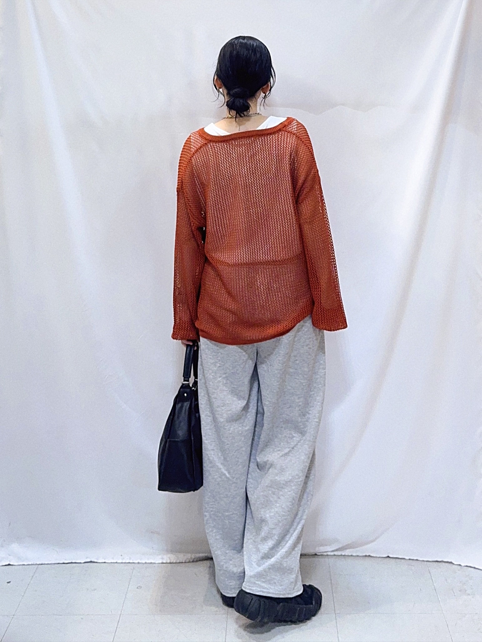 𝐇𝐢𝐫𝐨𝐦𝐢さんの「SHOO･LA･RUE｜【2点セット/洗濯機可/S-LL】ヘンリーネックメッシュニット+タンクトップセット」を使ったコーディネート