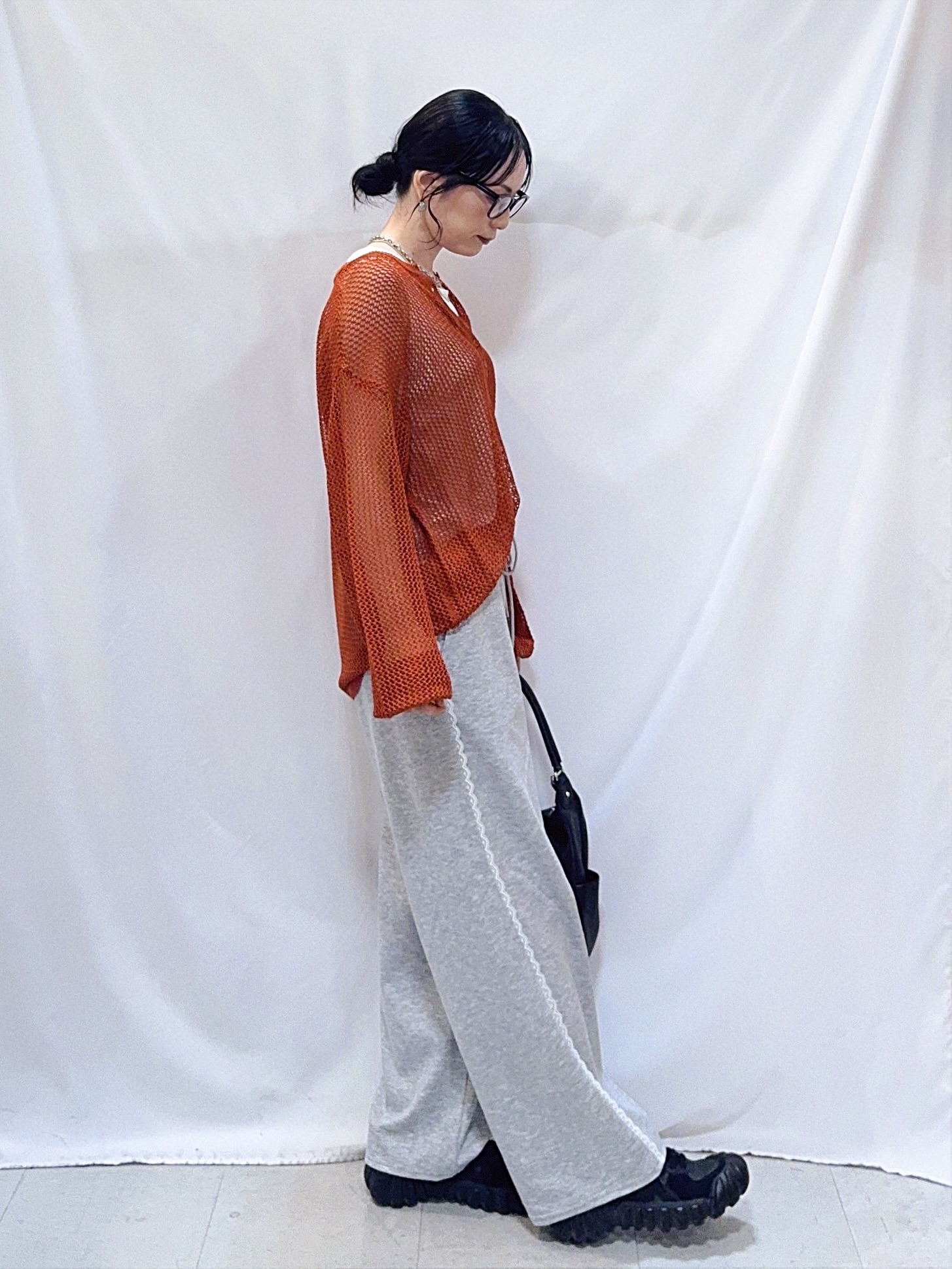 𝐇𝐢𝐫𝐨𝐦𝐢さんの「SHOO･LA･RUE｜【2点セット/洗濯機可/S-LL】ヘンリーネックメッシュニット+タンクトップセット」を使ったコーディネート
