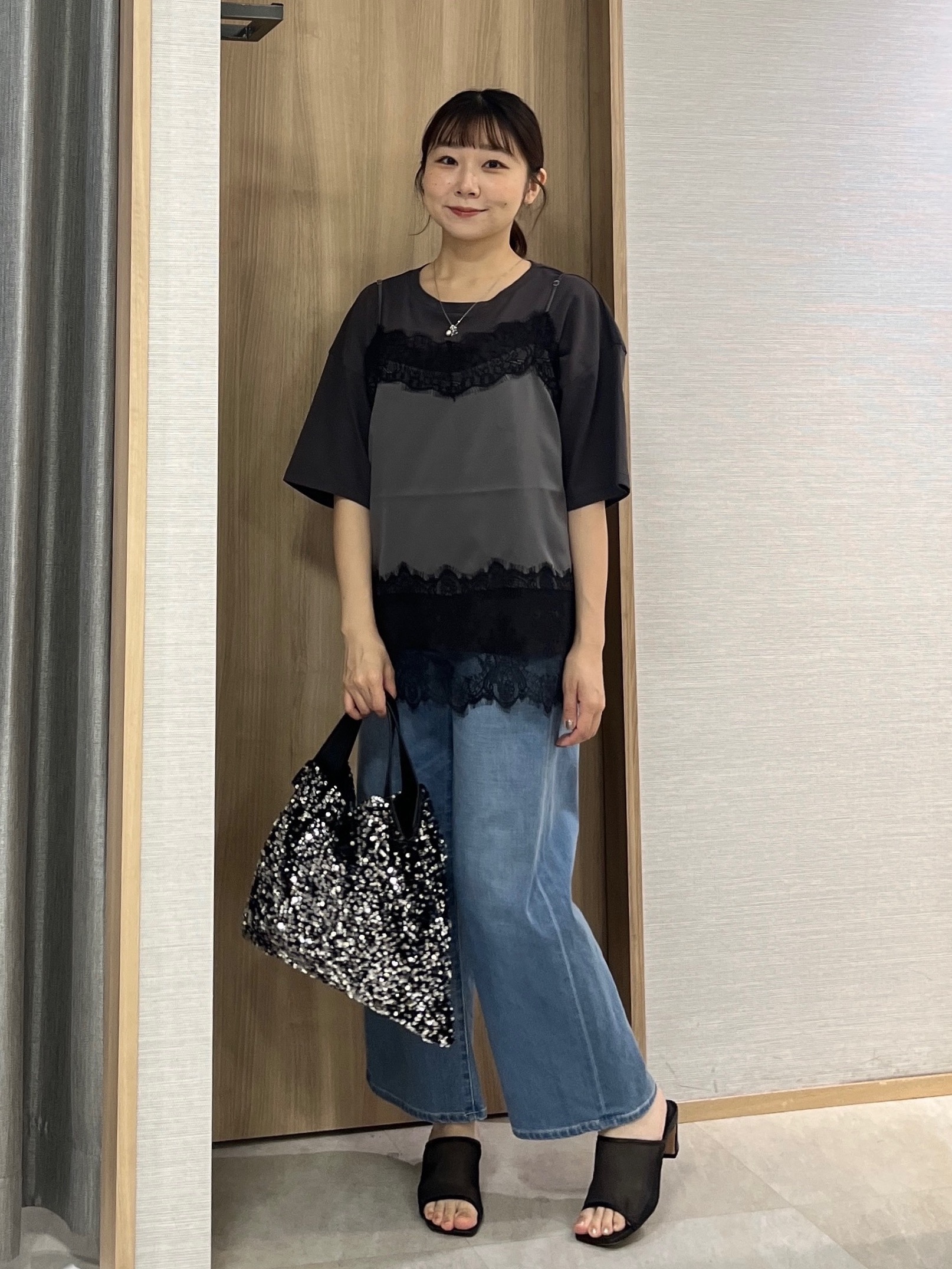 KAHOさんの「UNTITLED｜【1枚でもセットでも】レースキャミ付きプルオーバー」を使ったコーディネート