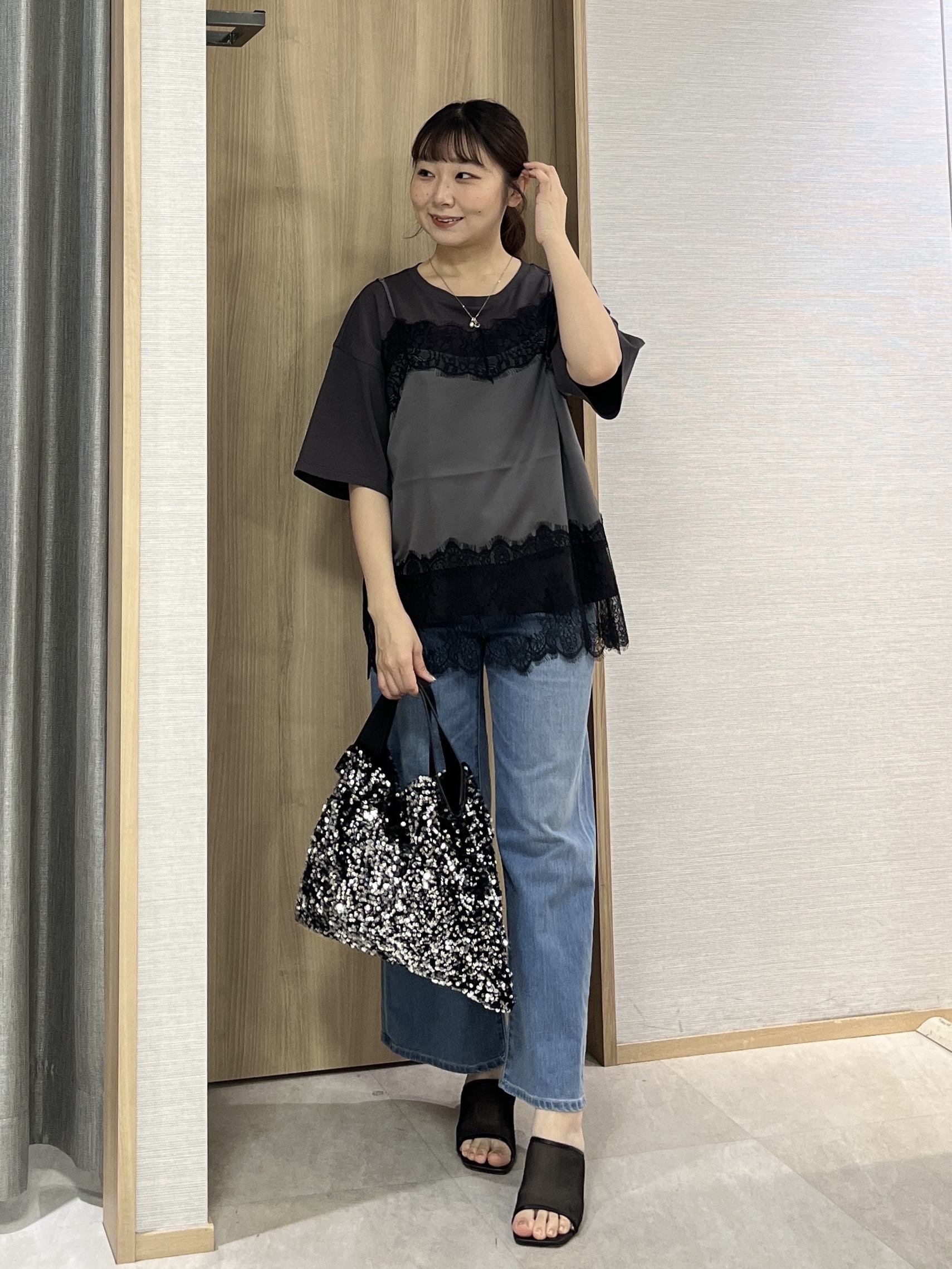 KAHOさんの「UNTITLED｜【1枚でもセットでも】レースキャミ付きプルオーバー」を使ったコーディネート