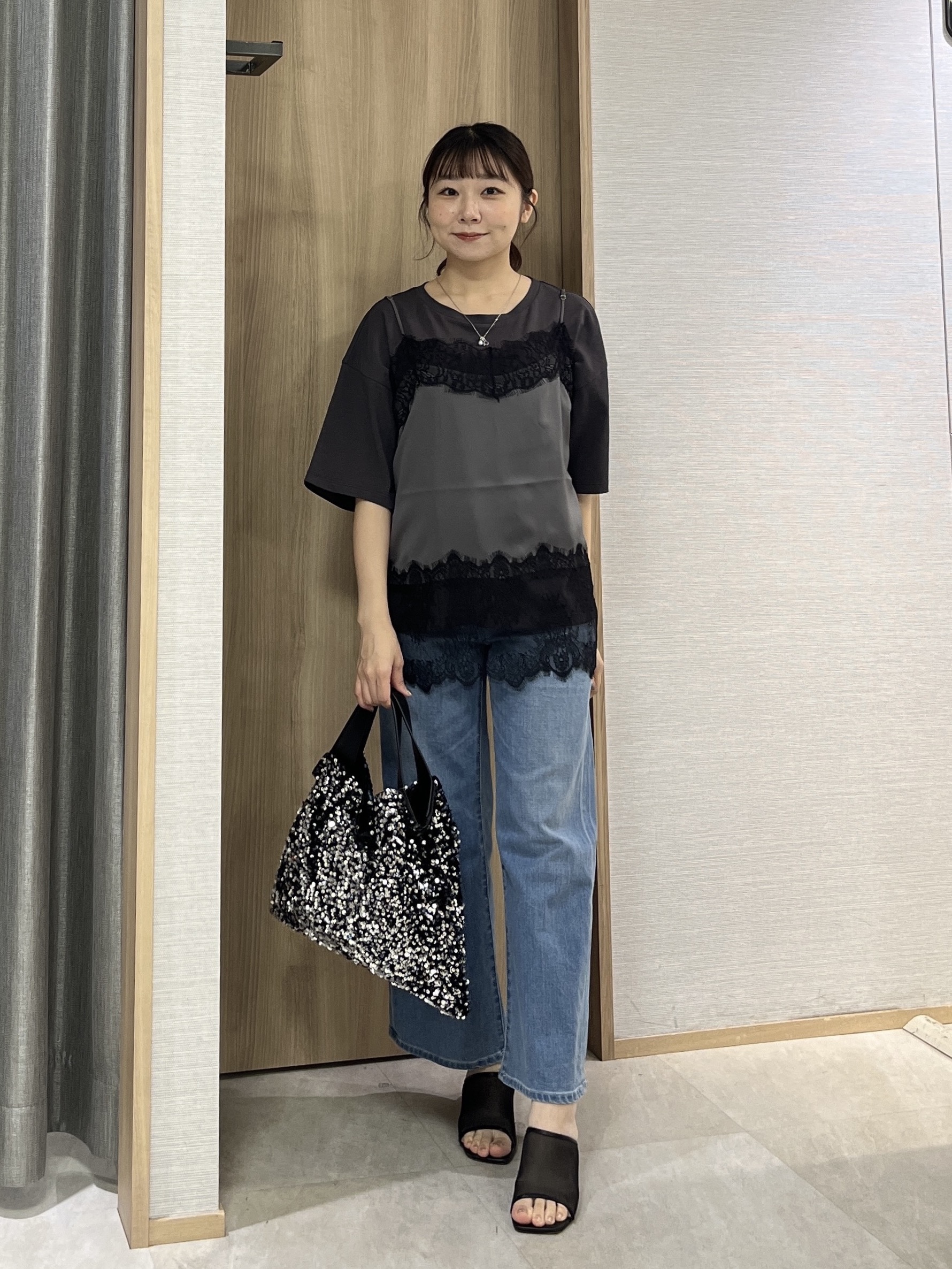 KAHOさんの「UNTITLED｜【1枚でもセットでも】レースキャミ付きプルオーバー」を使ったコーディネート