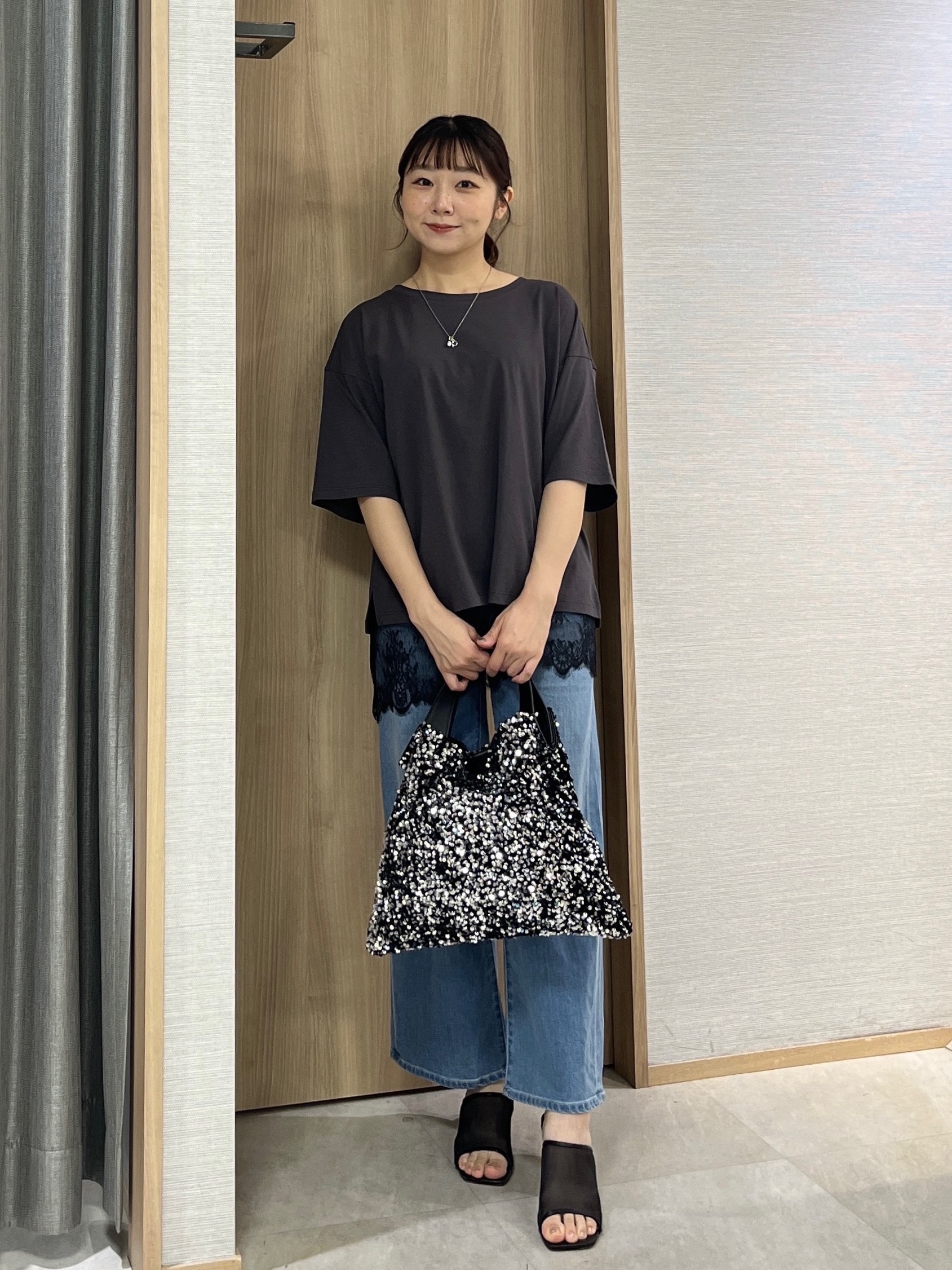 KAHOさんの「UNTITLED｜【1枚でもセットでも】レースキャミ付きプルオーバー」を使ったコーディネート