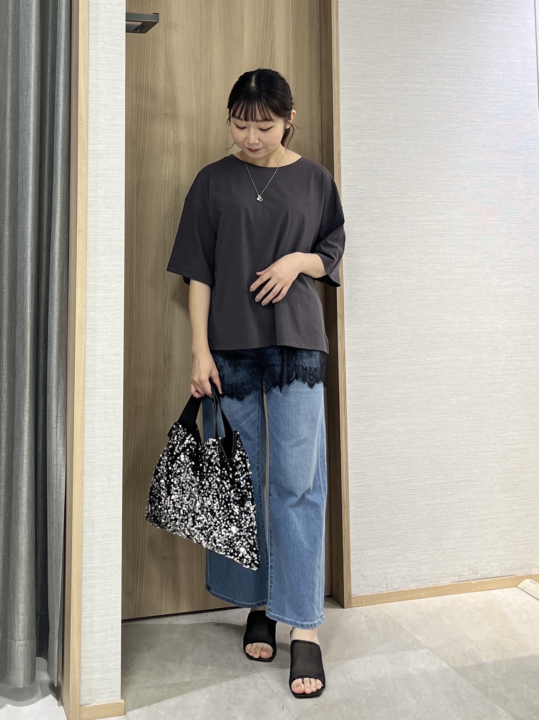 KAHOさんの「UNTITLED｜【1枚でもセットでも】レースキャミ付きプルオーバー」を使ったコーディネート