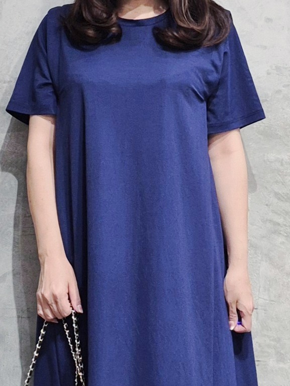 ひさえさんの「THE SHOP TK｜【ひんやり/体型カバー】肩タックデザイン サックワンピース」を使ったコーディネート