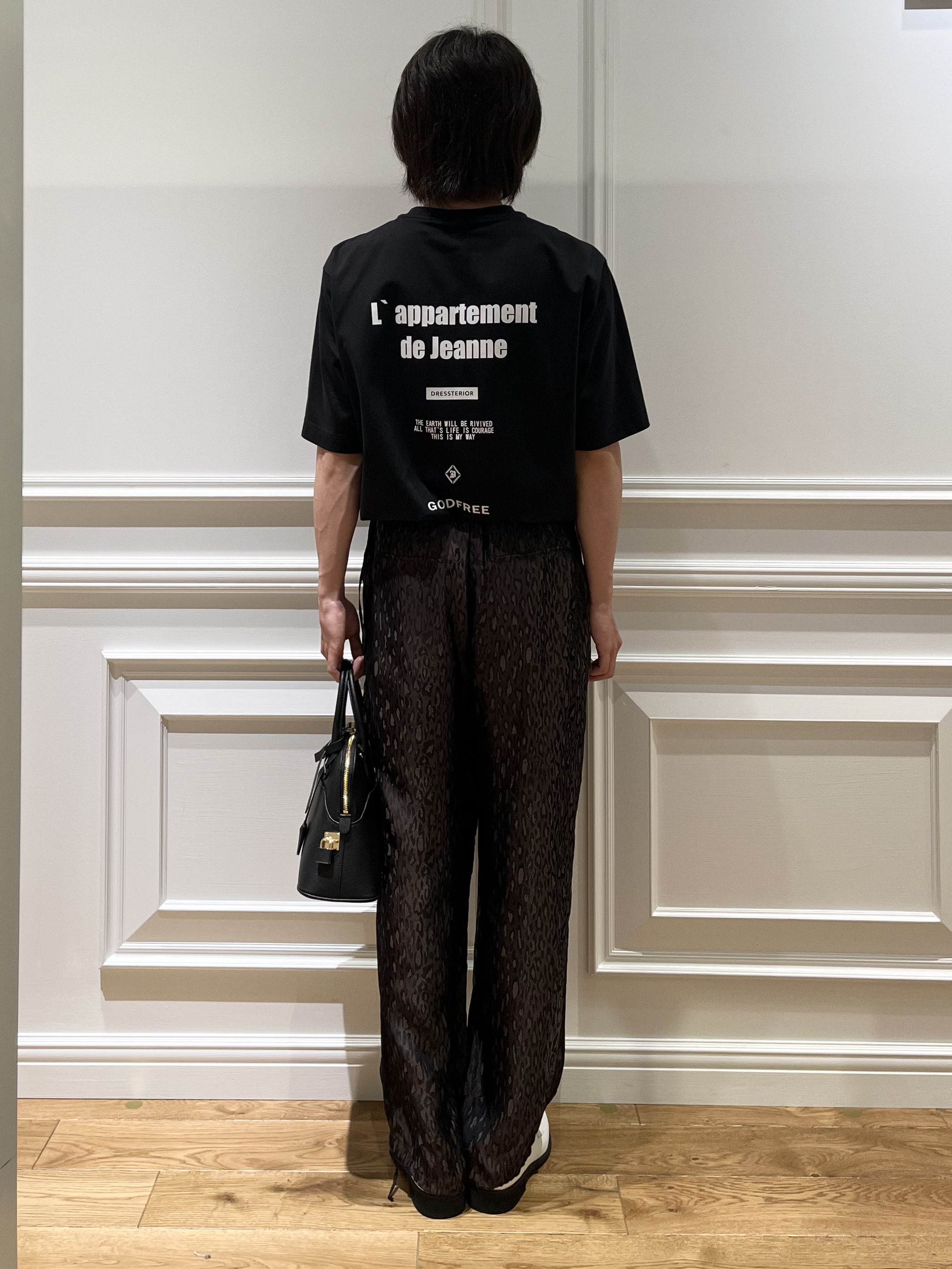 Watanabeさんの「DRESSTERIOR｜【接触冷感／UVカット／抗菌防臭／しわ防止】クールデオドラント ロゴTシャツ」を使ったコーディネート