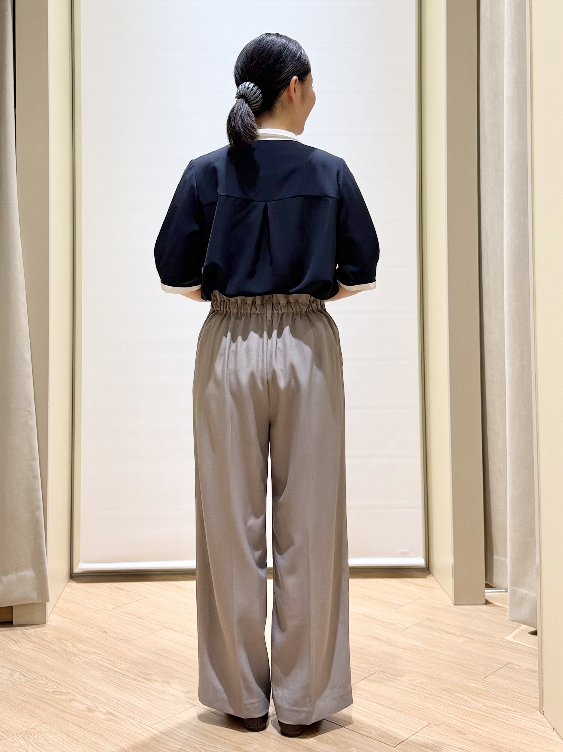 あんりさんの「grove｜【洗濯機OK/シワになりにくい】1枚で華やぐ配色ボウタイブラウス」を使ったコーディネート