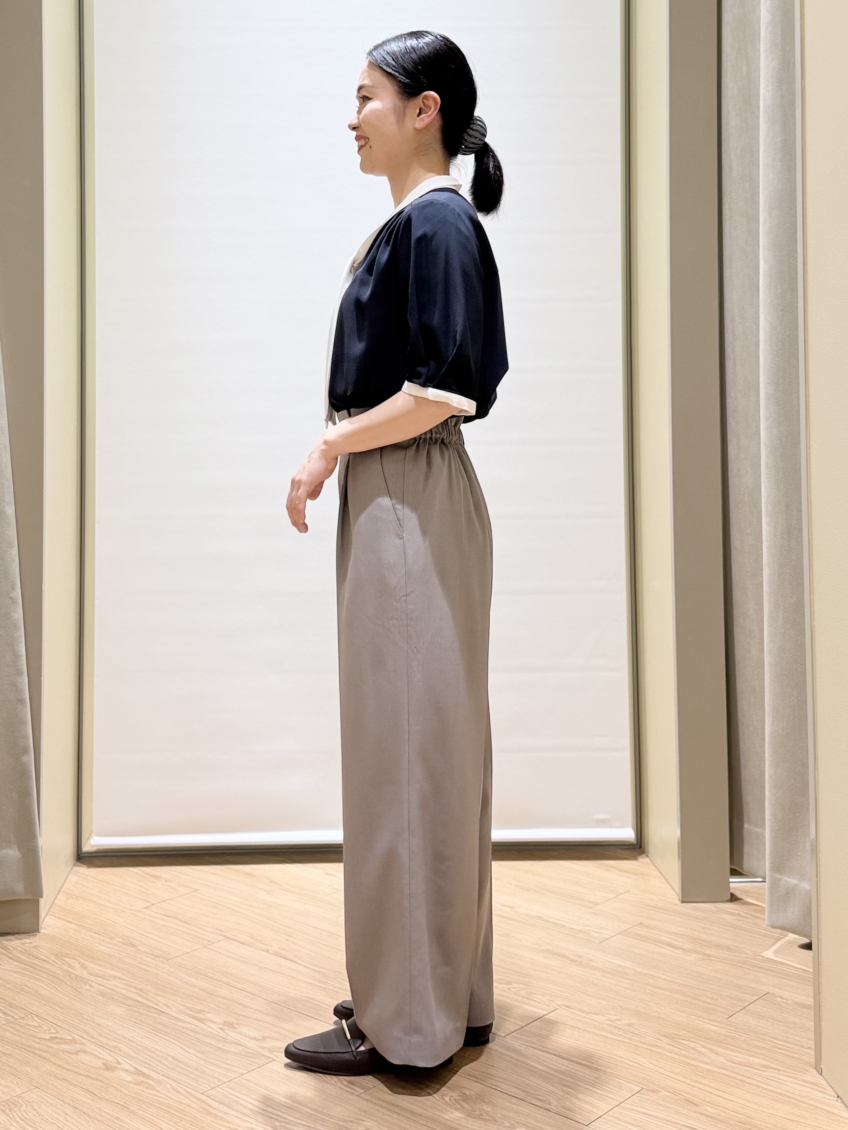 あんりさんの「grove｜【洗濯機OK/シワになりにくい】1枚で華やぐ配色ボウタイブラウス」を使ったコーディネート