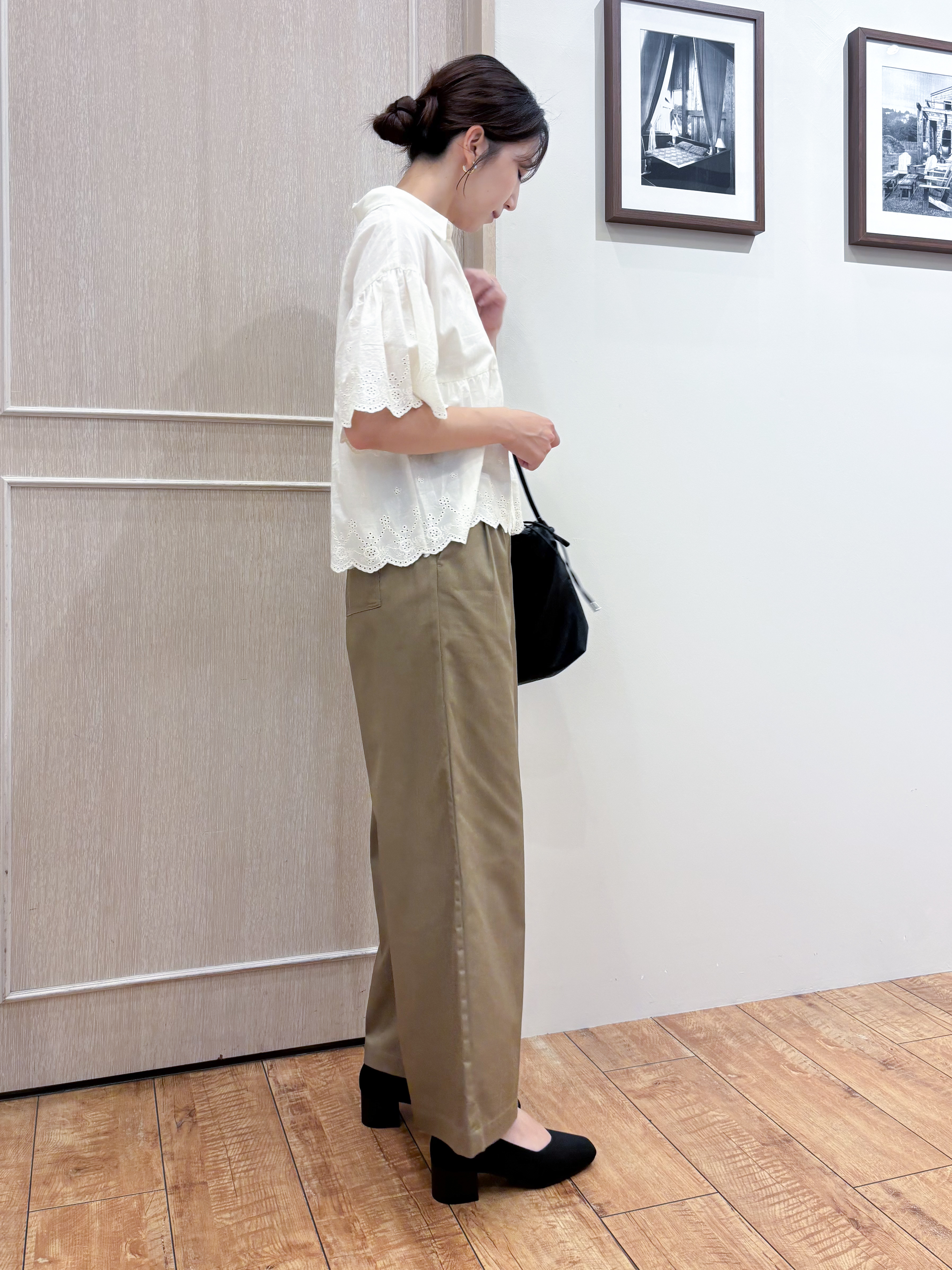 なみさんの「SHOO･LA･RUE｜【洗濯機可/綿100％/体型カバー】刺繍レースがこなれ見え 二の腕が隠せる ペプラムブラウス」を使ったコーディネート
