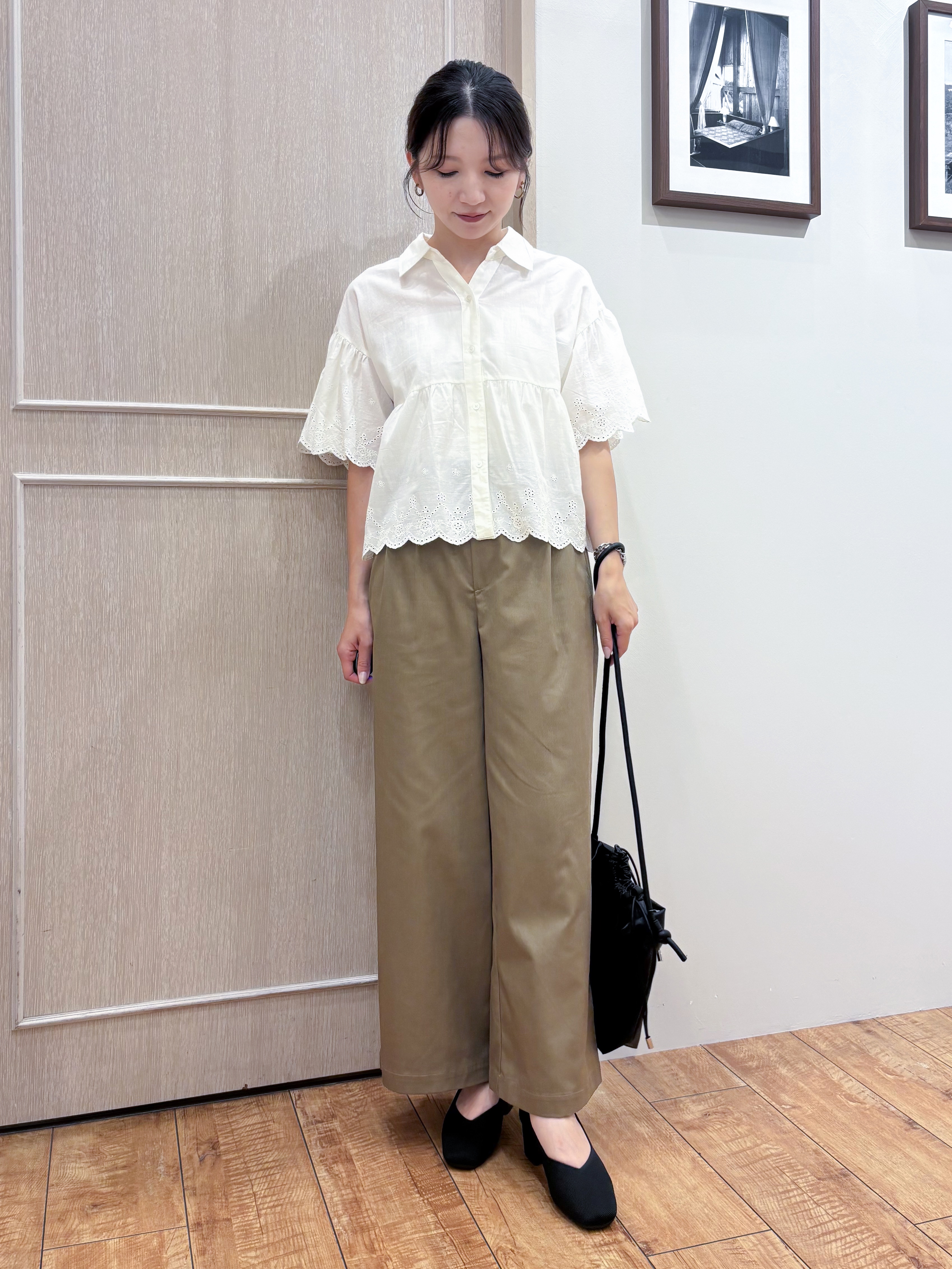 なみさんの「SHOO･LA･RUE｜【洗濯機可/綿100％/体型カバー】刺繍レースがこなれ見え 二の腕が隠せる ペプラムブラウス」を使ったコーディネート