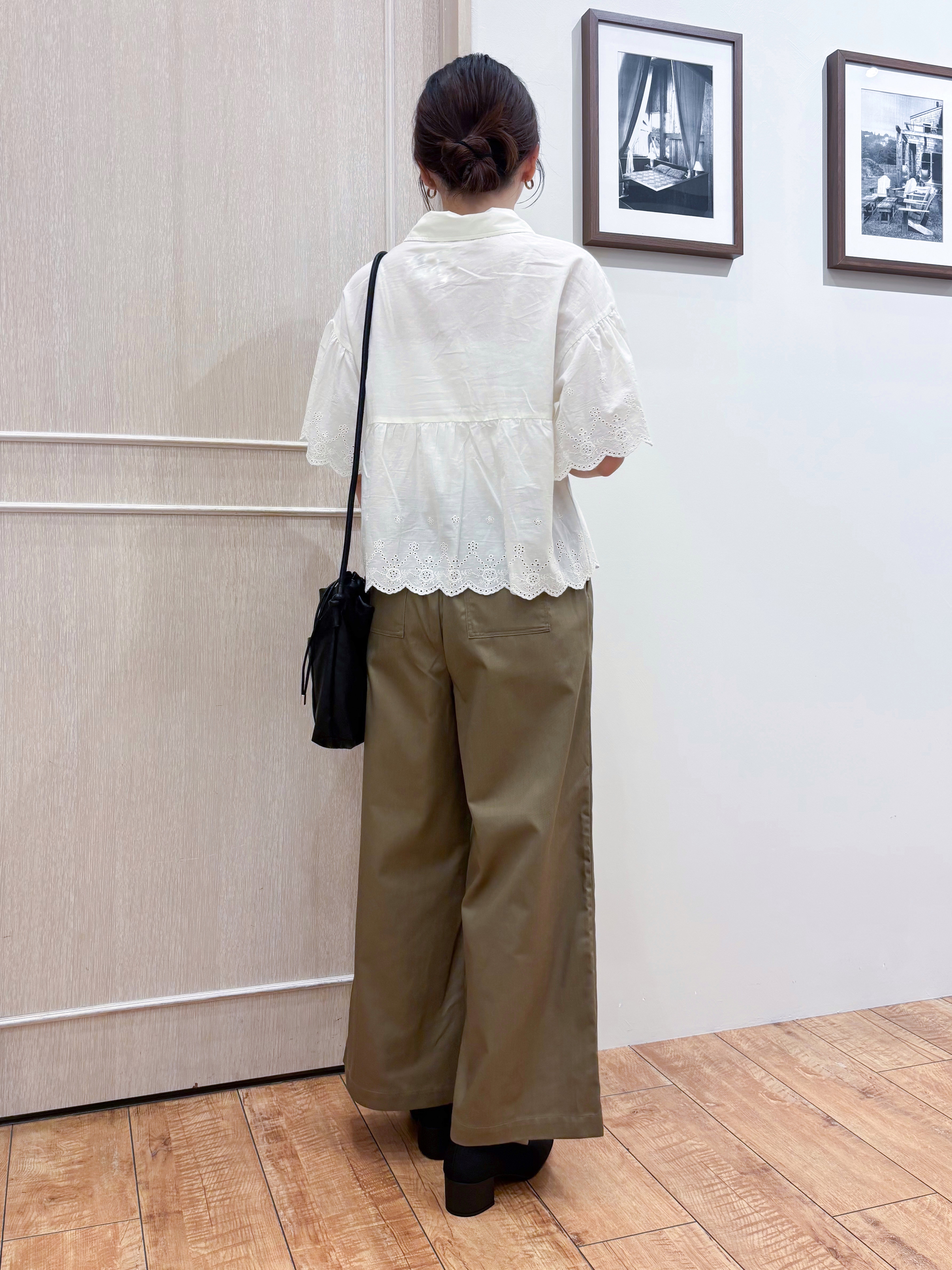 なみさんの「SHOO･LA･RUE｜【洗濯機可/綿100％/体型カバー】刺繍レースがこなれ見え 二の腕が隠せる ペプラムブラウス」を使ったコーディネート