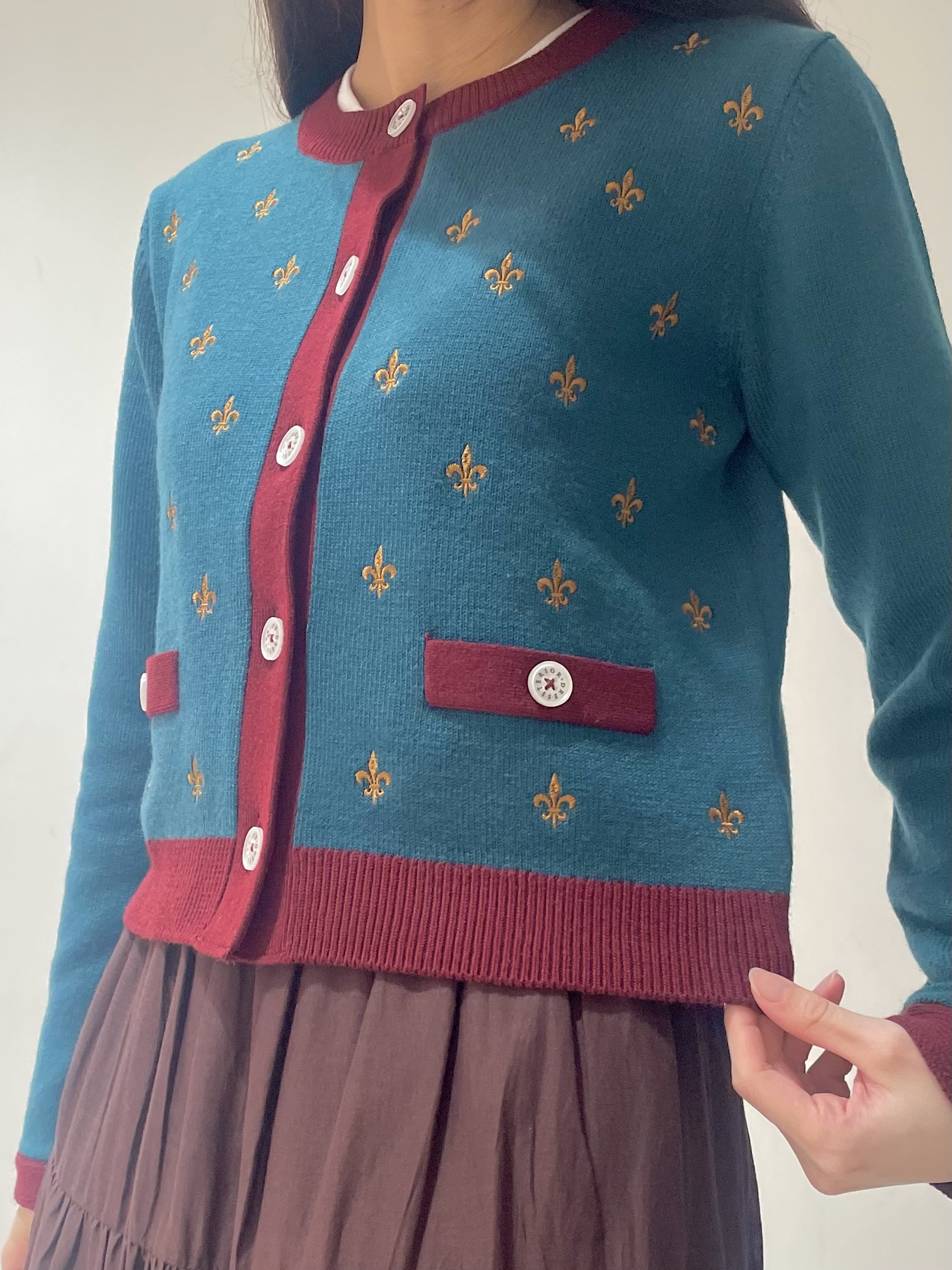 ことさんの「DRESSTERIOR｜リリークレストカーディガン」を使ったコーディネート