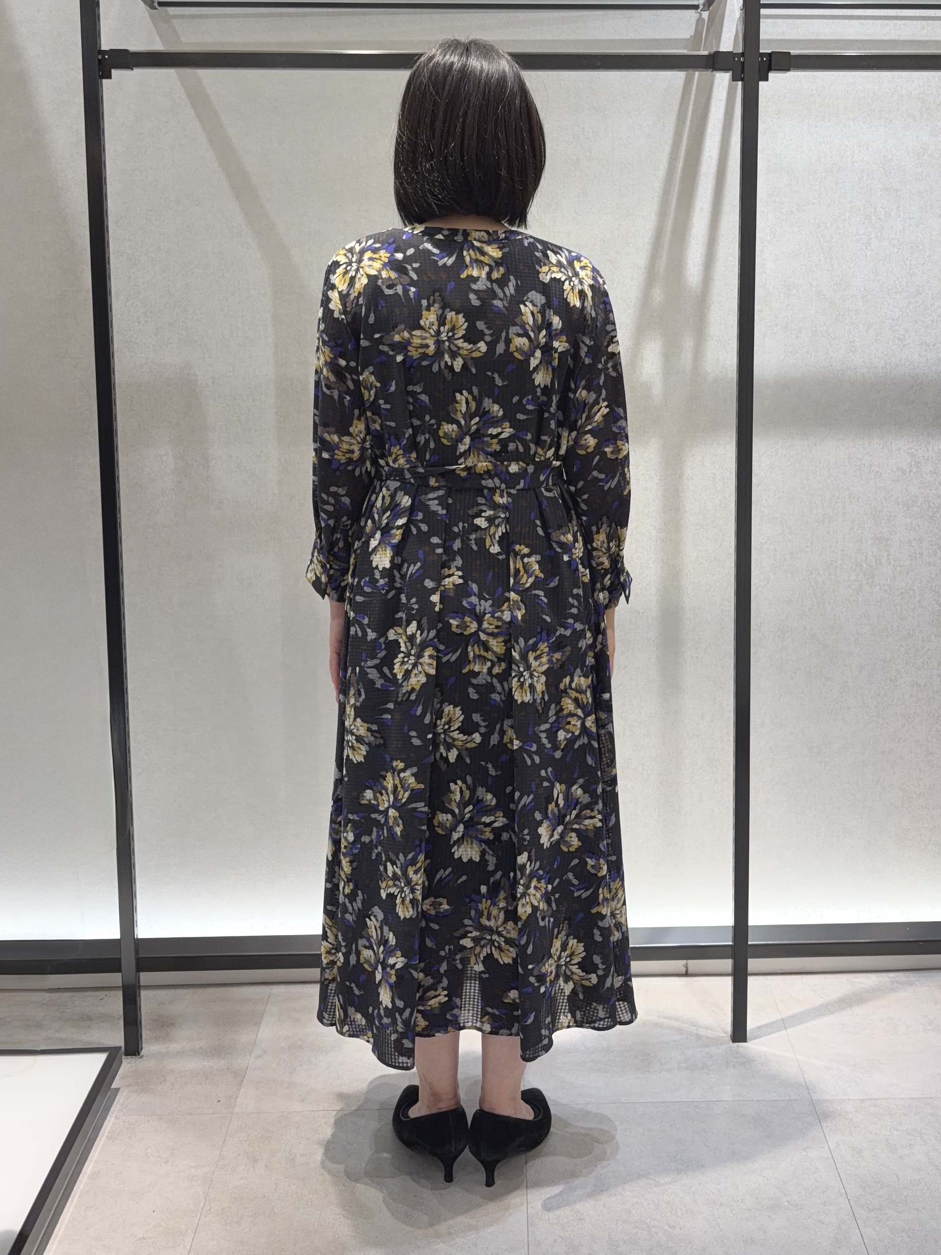 わたなべさんの「UNTITLED｜フラワープリントワンピース」を使ったコーディネート